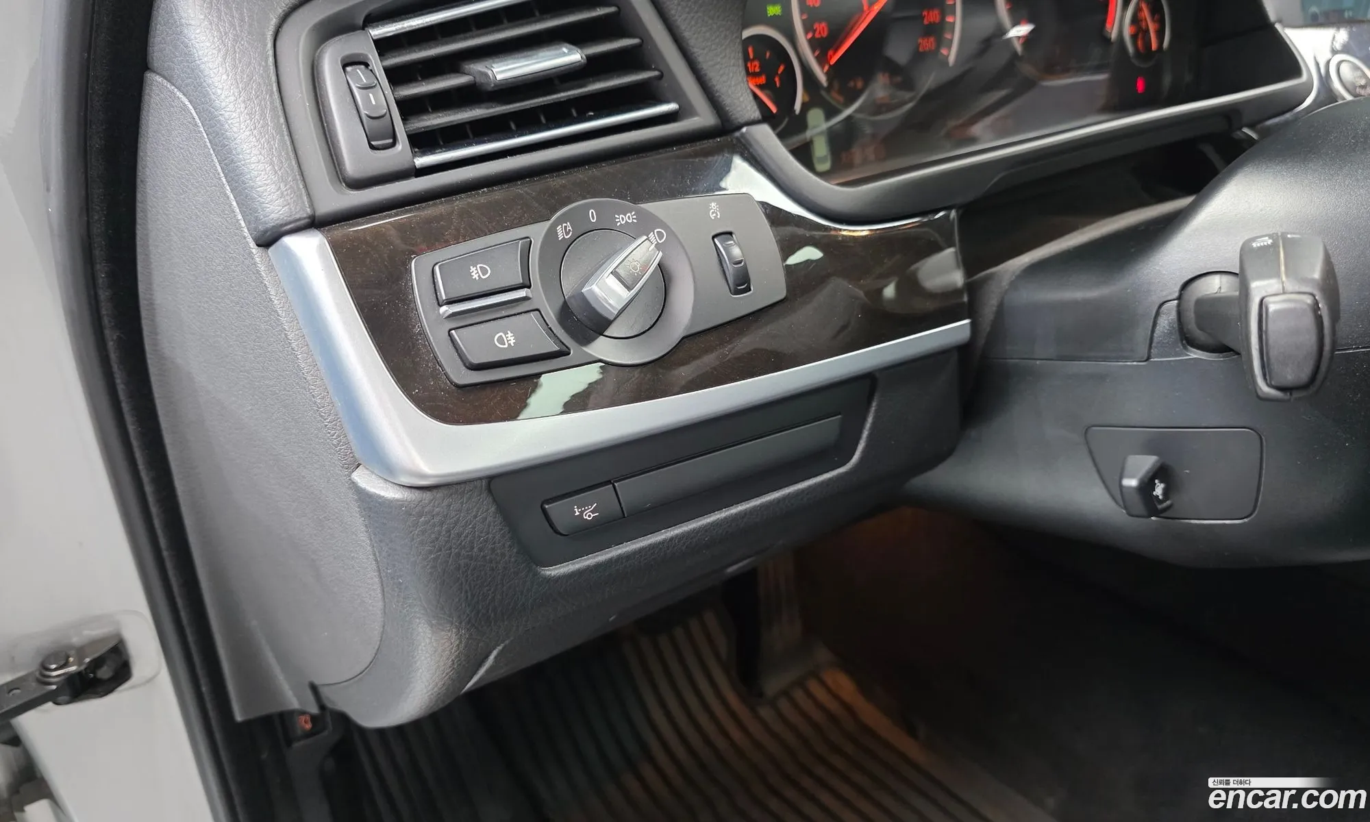 BMW 5 Series 2011 — 19