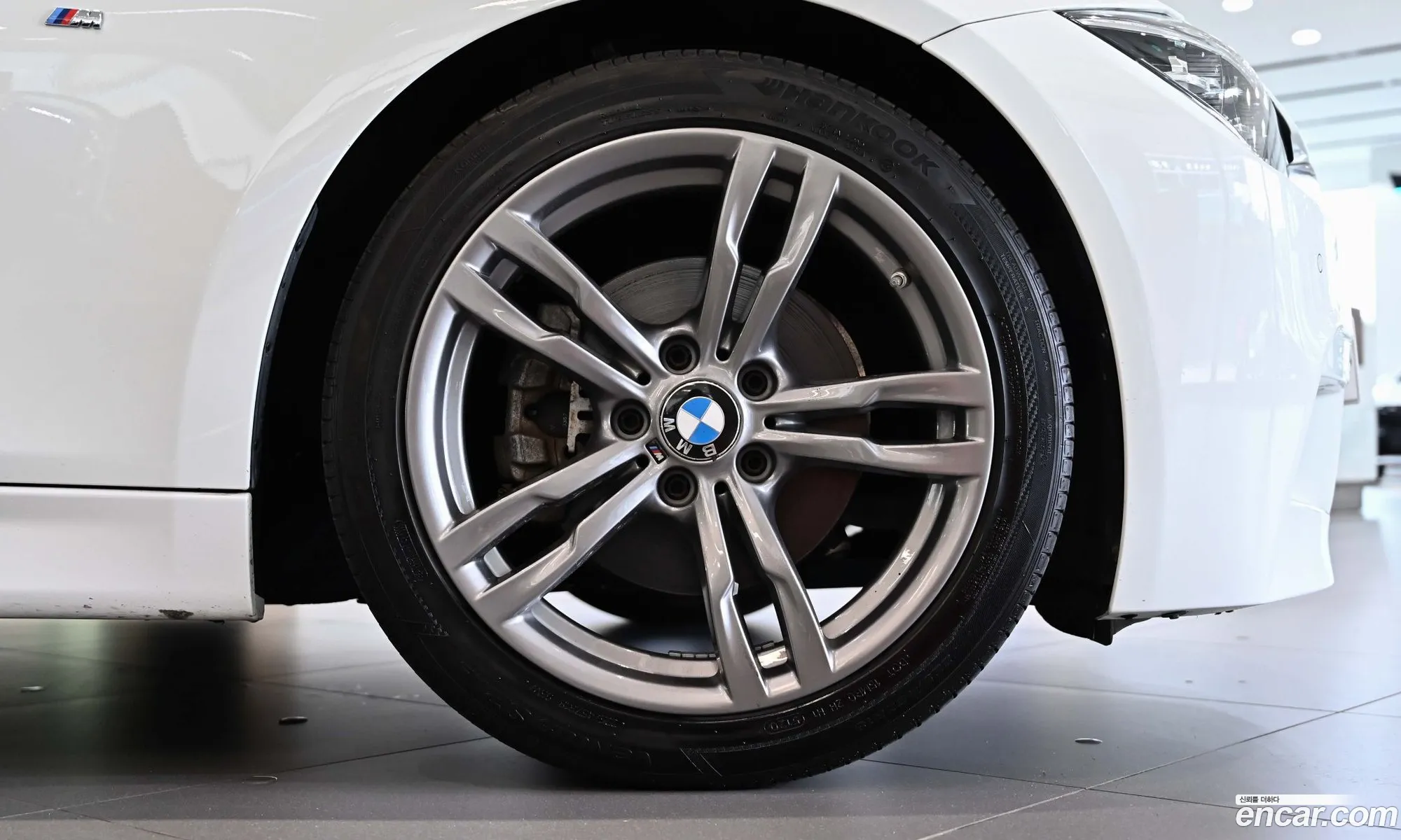BMW 3 Series 2018 — 17