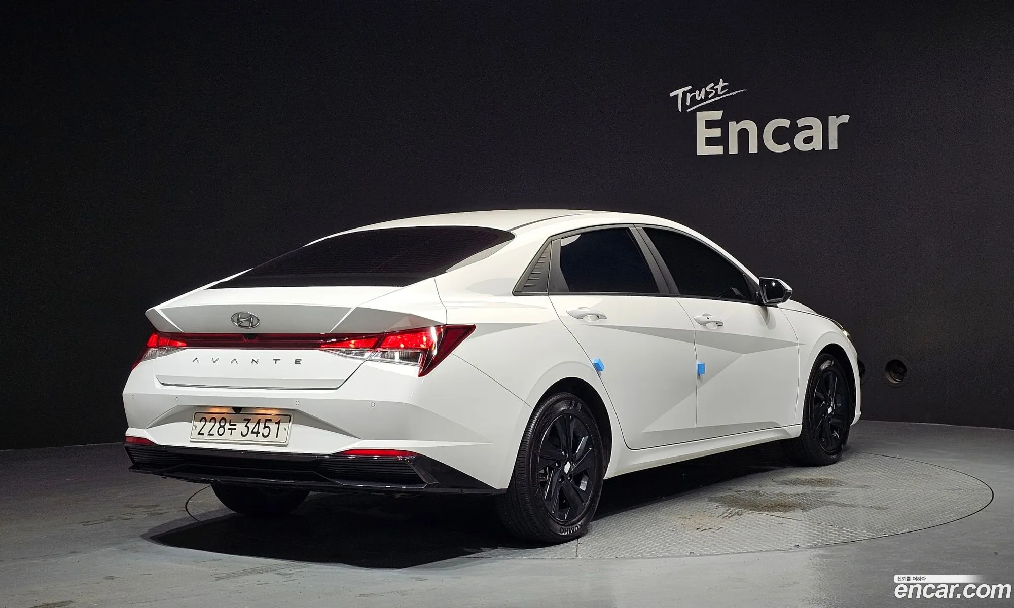 Hyundai Elantra Hybrid 2023 — 19