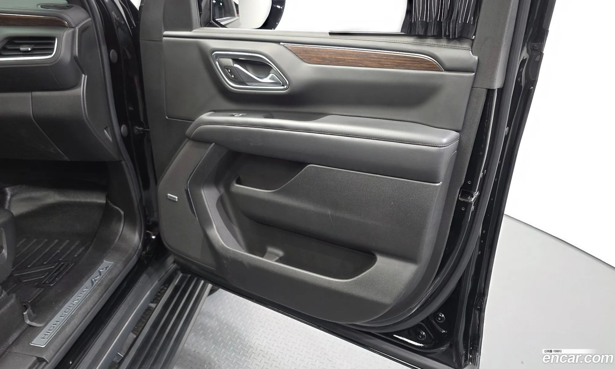 Chevrolet (GM Daewoo) Tahoe 2022 — 29