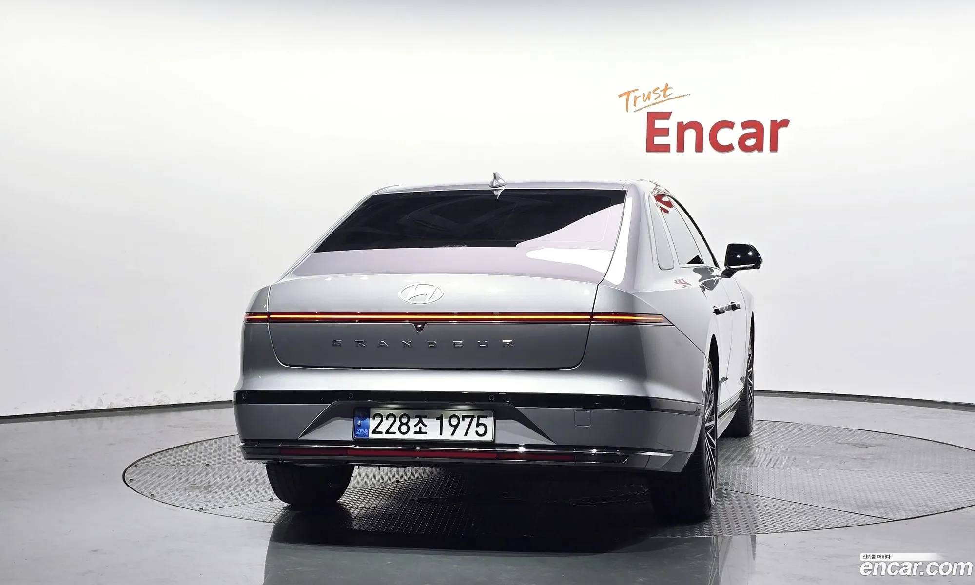 Hyundai Grandeur Hybrid 2024 — 30