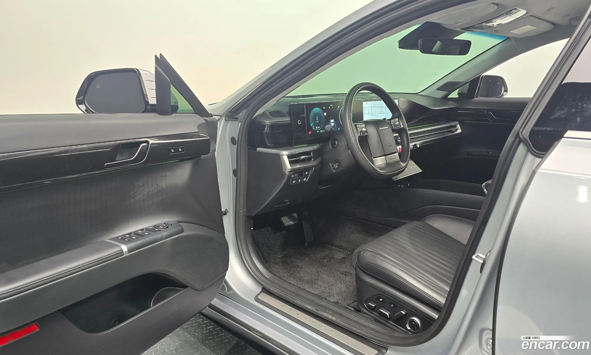 Hyundai Grandeur Hybrid 2024 — 17