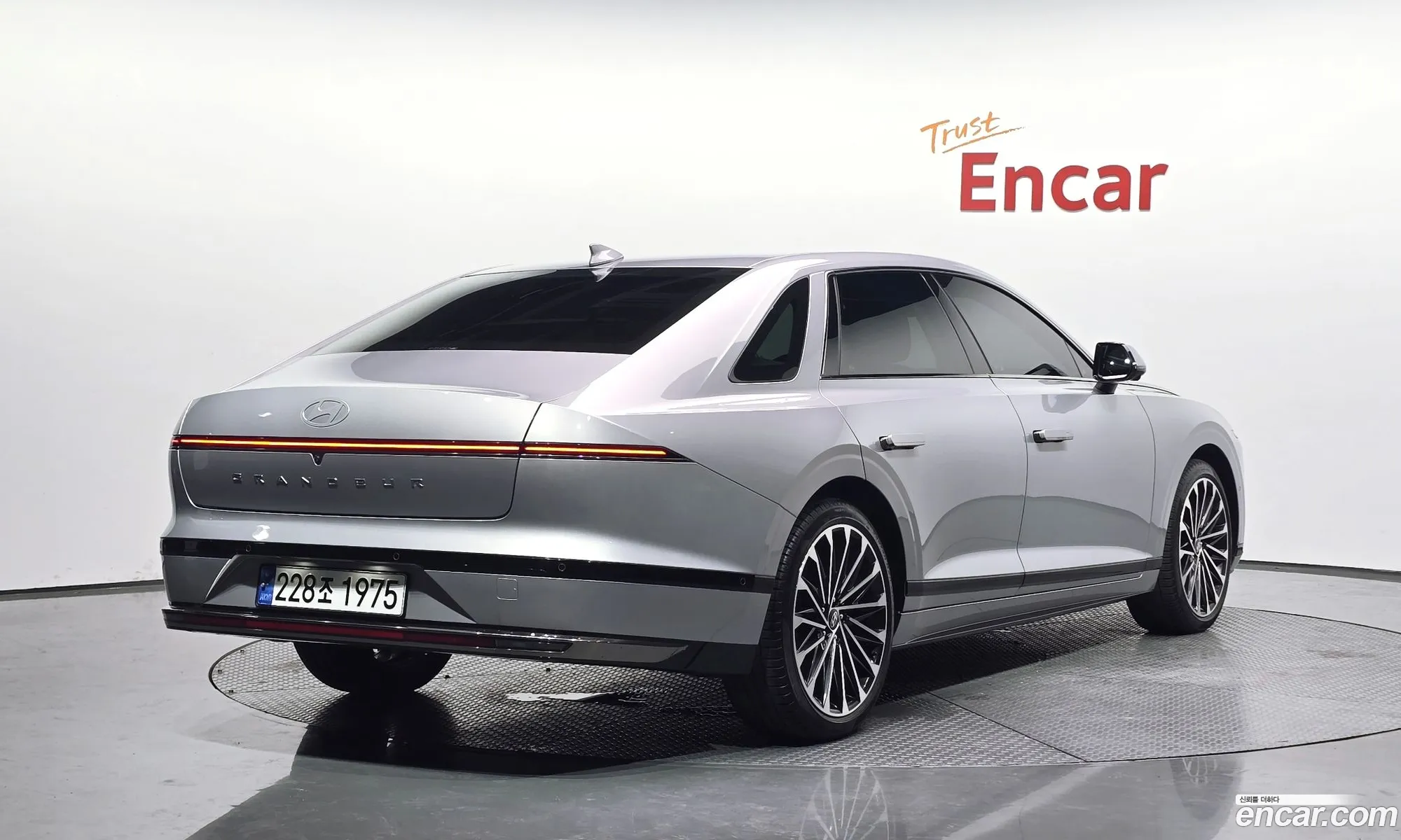 Hyundai Grandeur Hybrid 2024 — 18