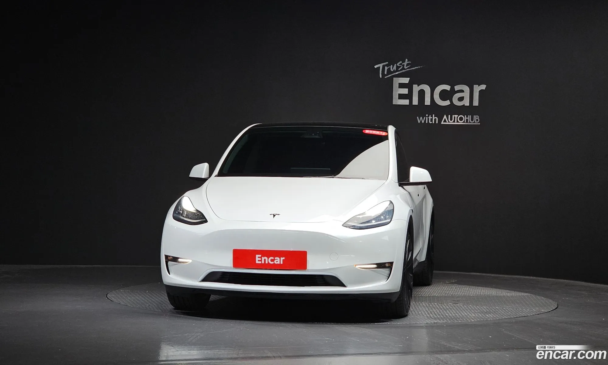 Tesla Model Y 2021 — 24