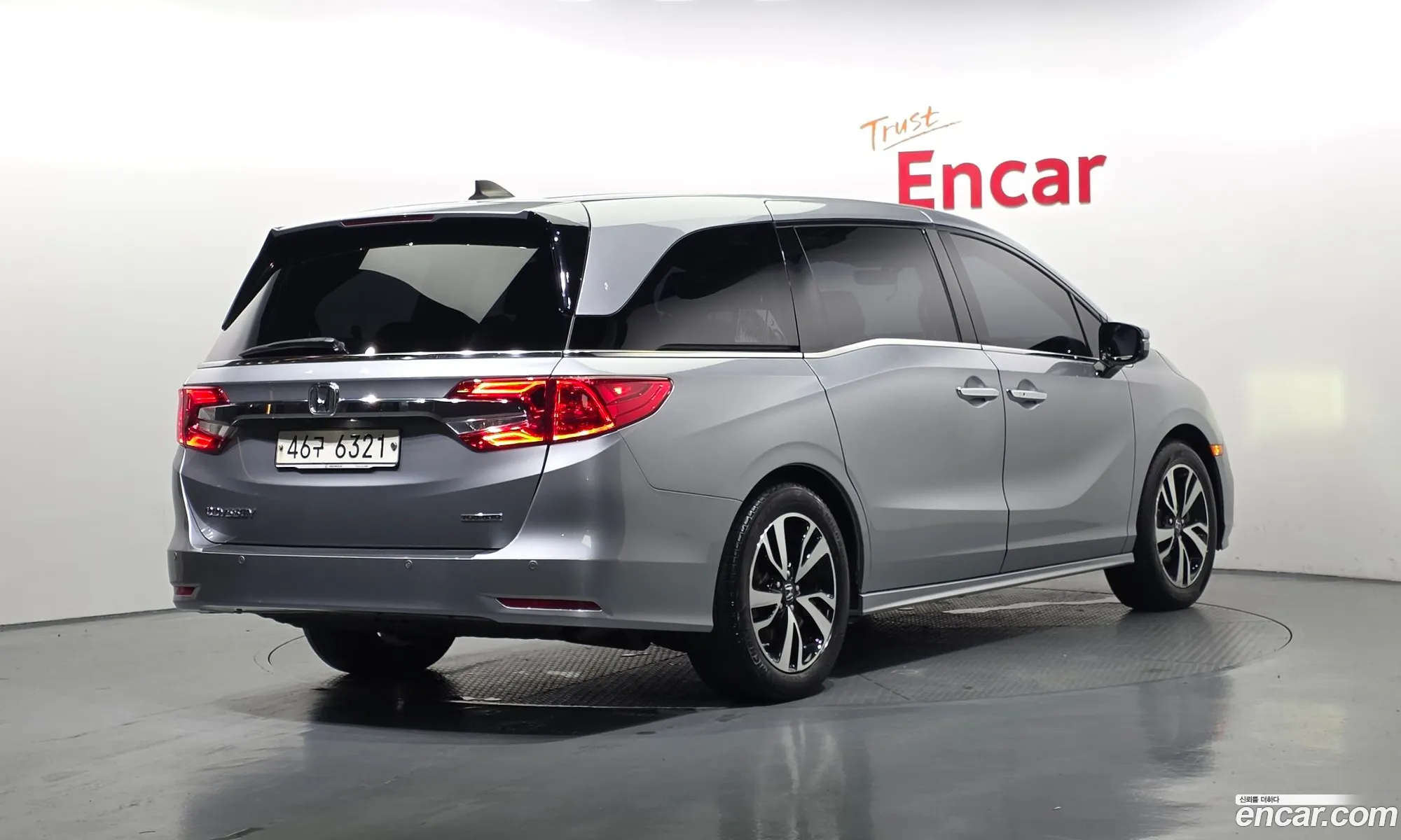 Honda Odyssey 2018 5KBRL6880JB600223 — 33