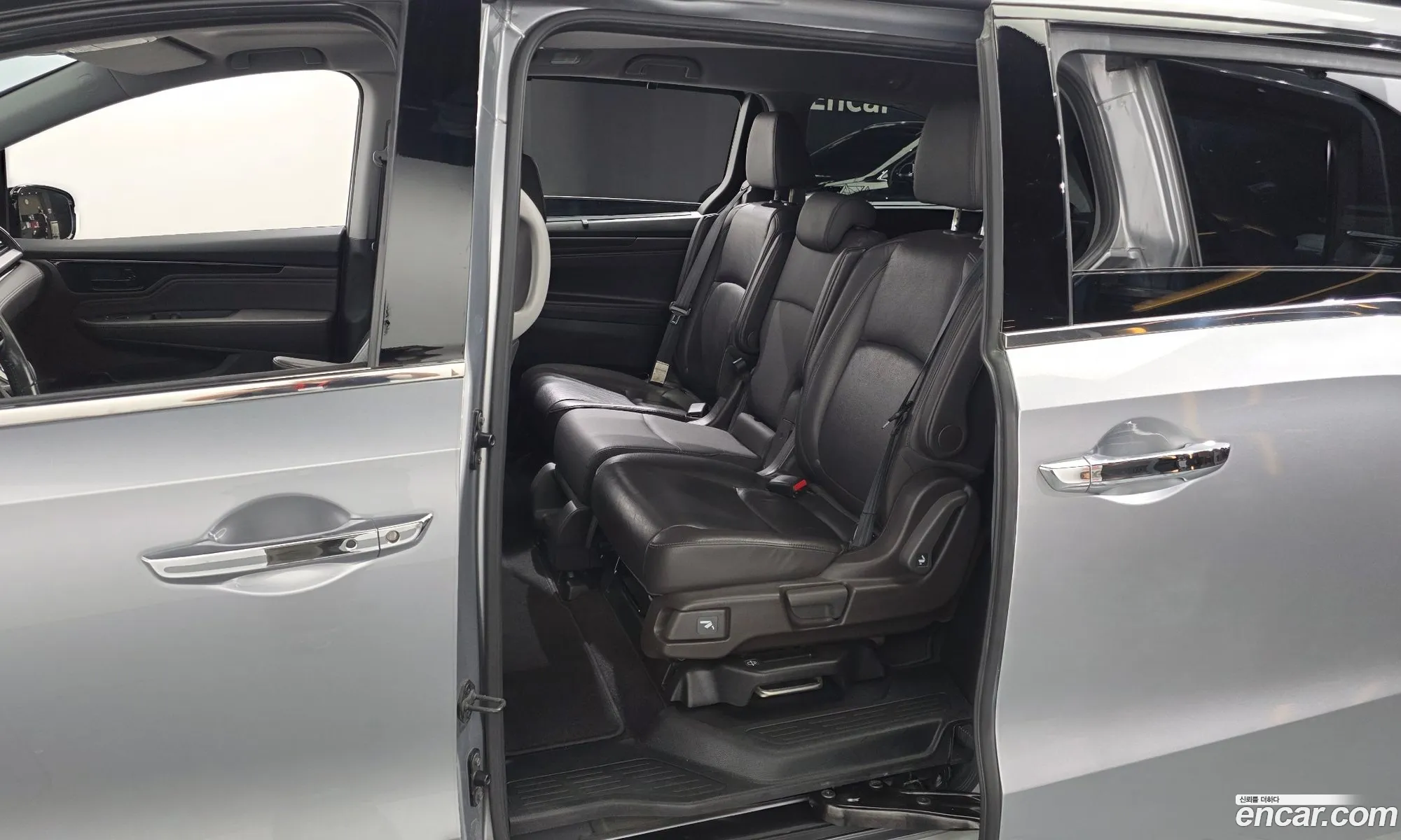Honda Odyssey 2018 5KBRL6880JB600223 — 26