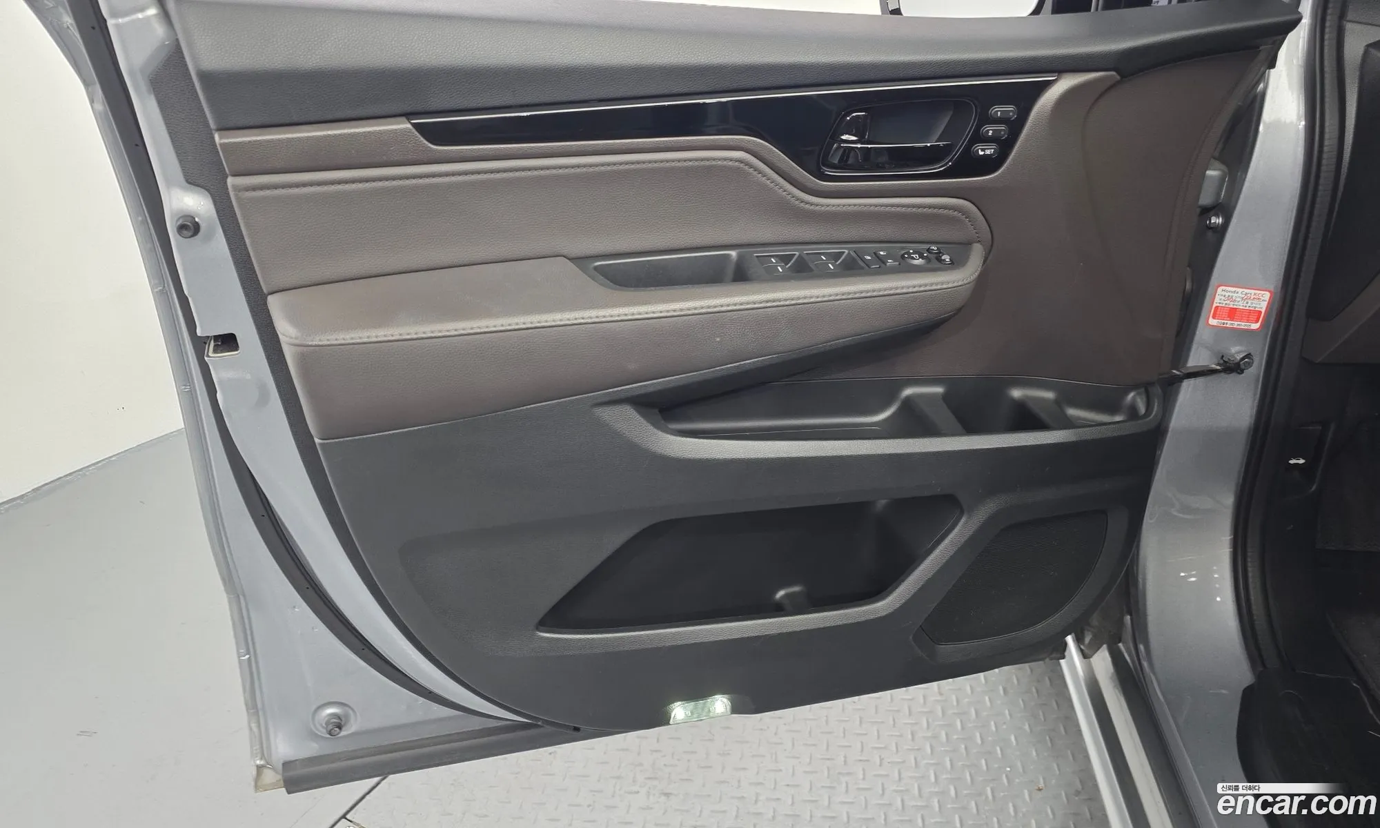 Honda Odyssey 2018 5KBRL6880JB600223 — 9