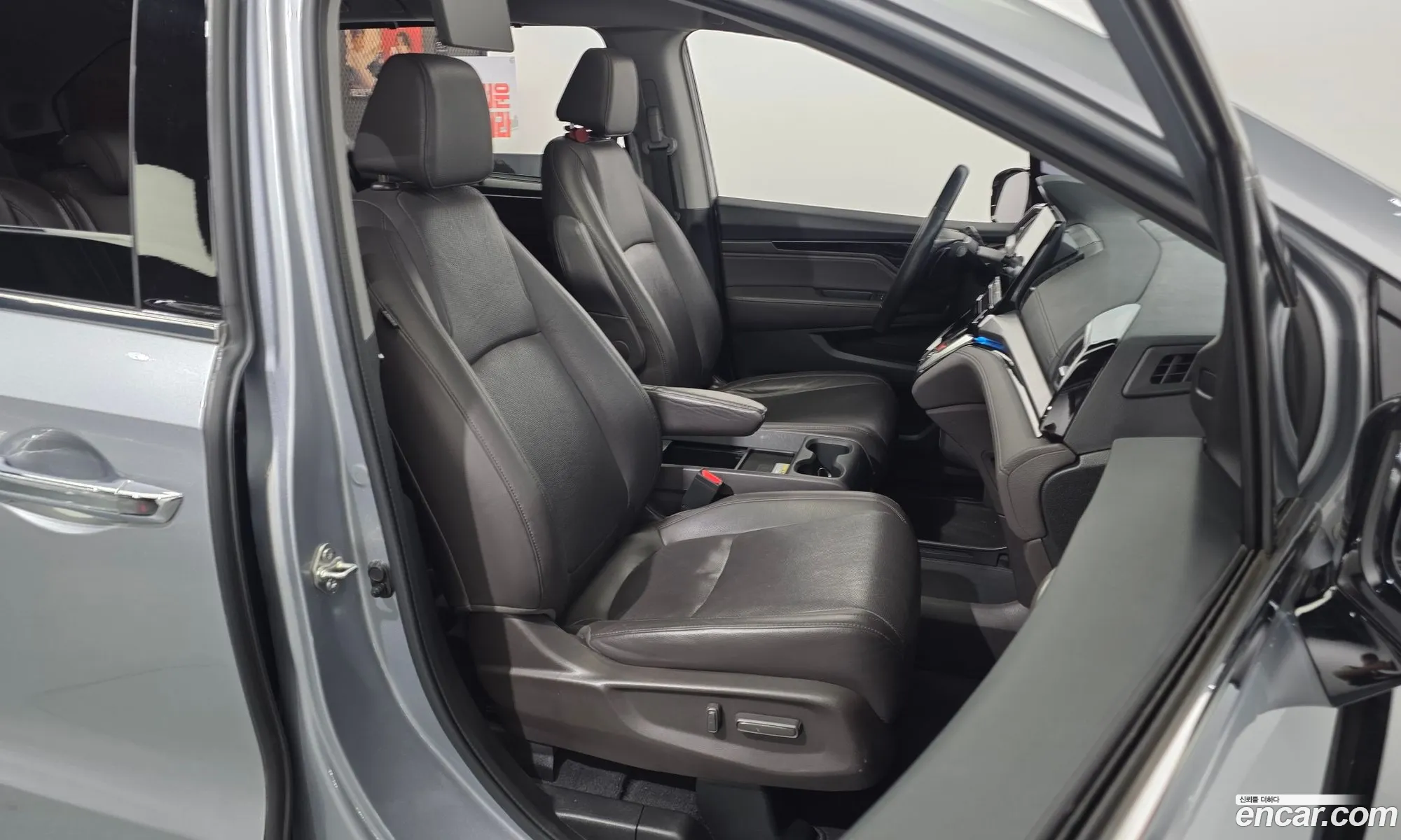 Honda Odyssey 2018 5KBRL6880JB600223 — 28