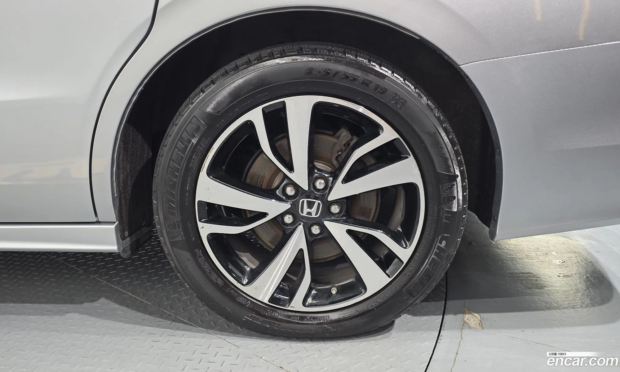 Honda Odyssey 2018 5KBRL6880JB600223 — 24