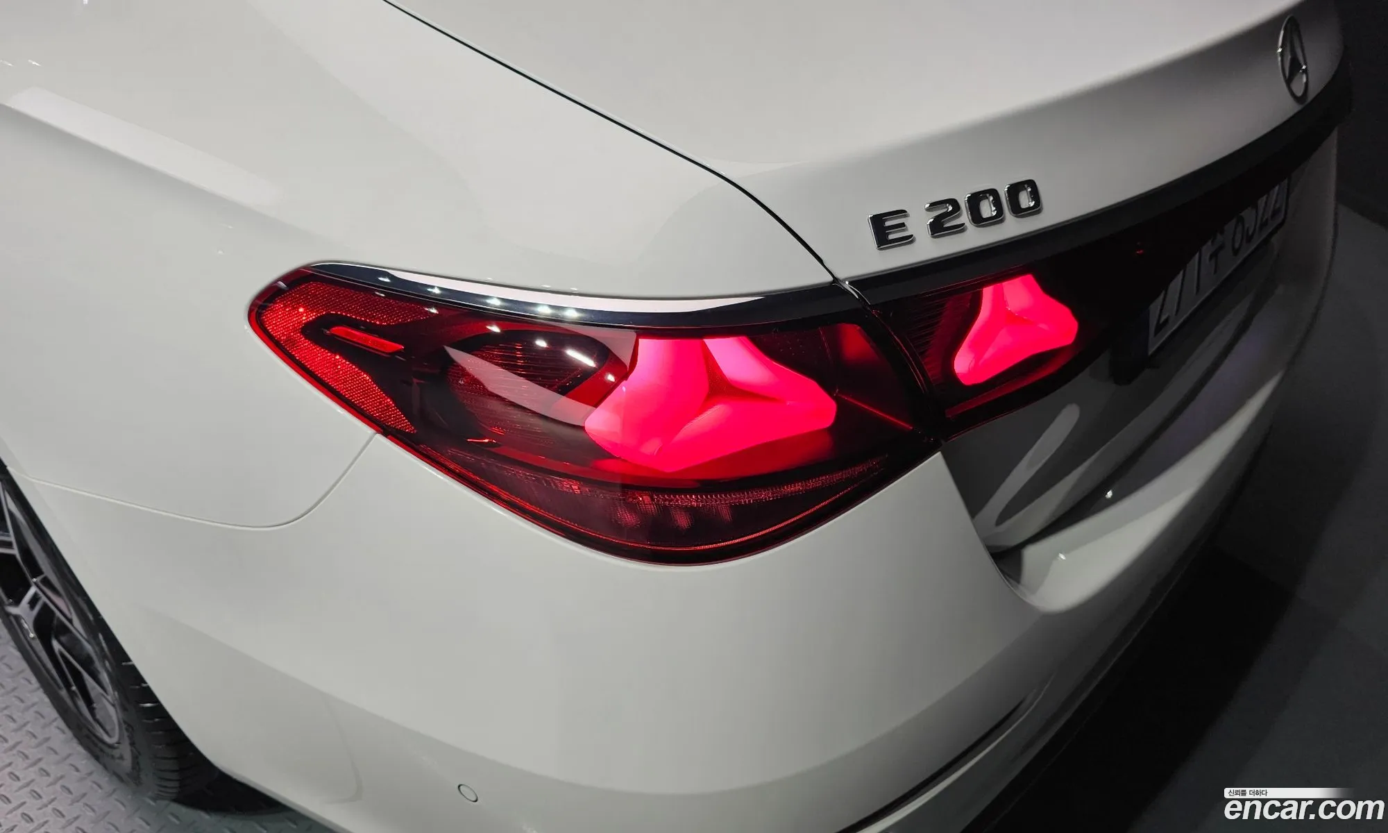 Mercedes-Benz E-Class W214 2025 — 21