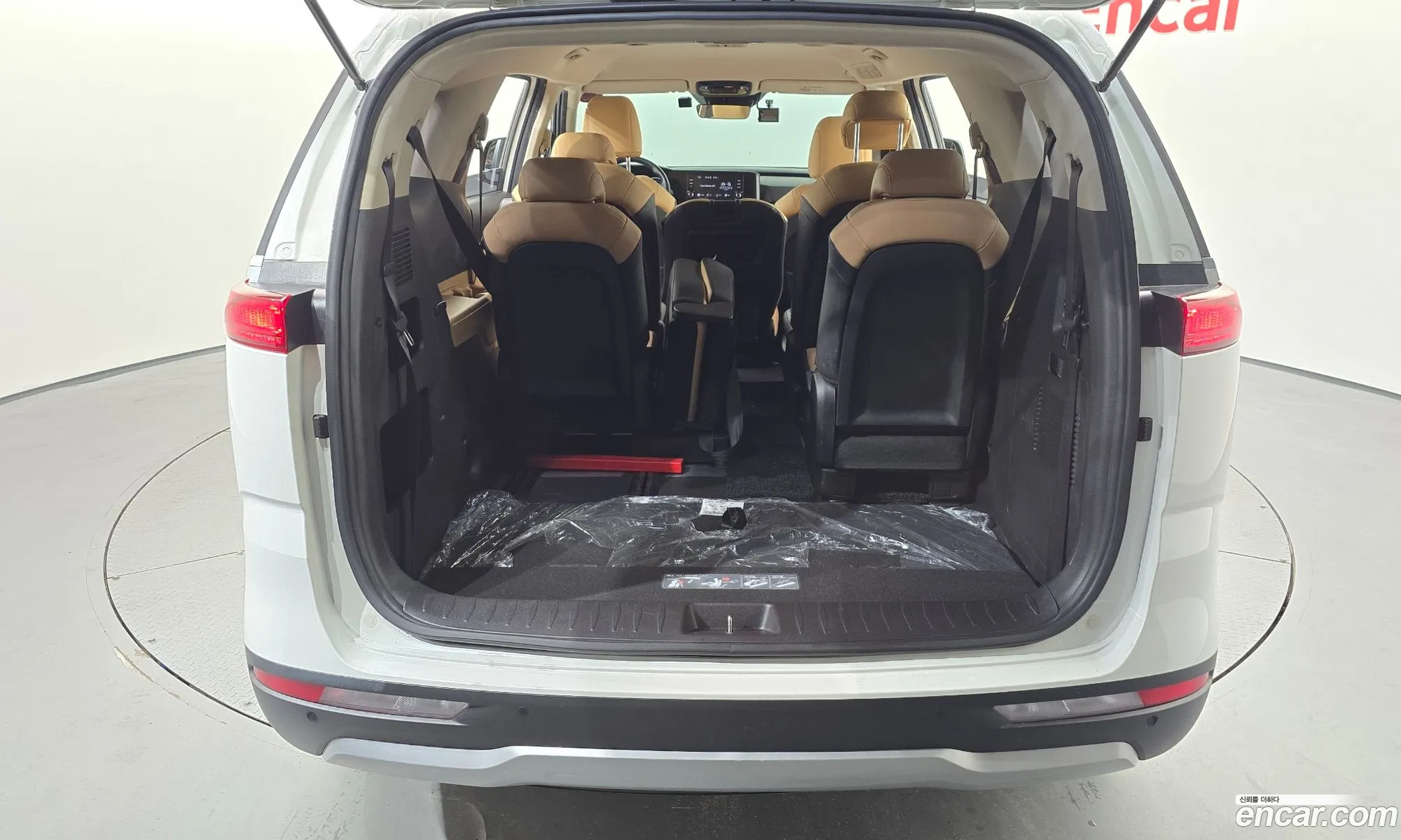 Kia Carnival 2022 — 17