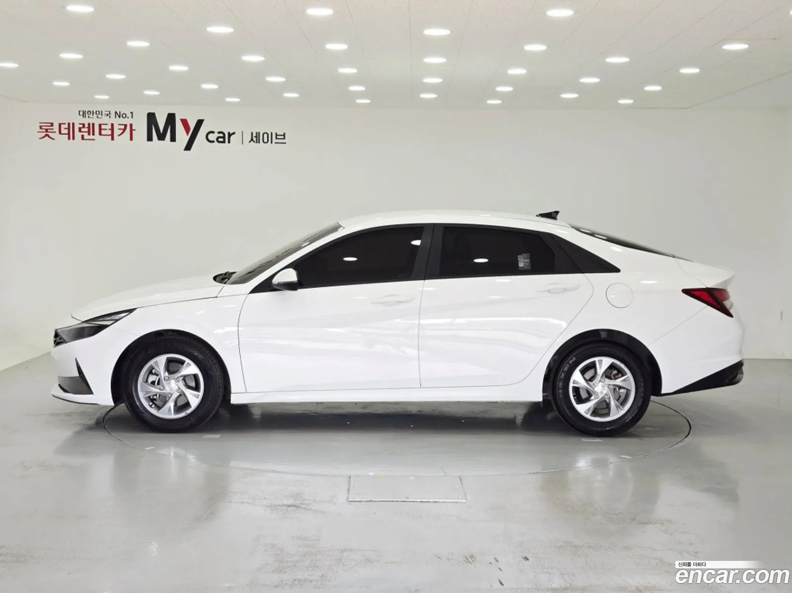 Hyundai Elantra 2022 — 16