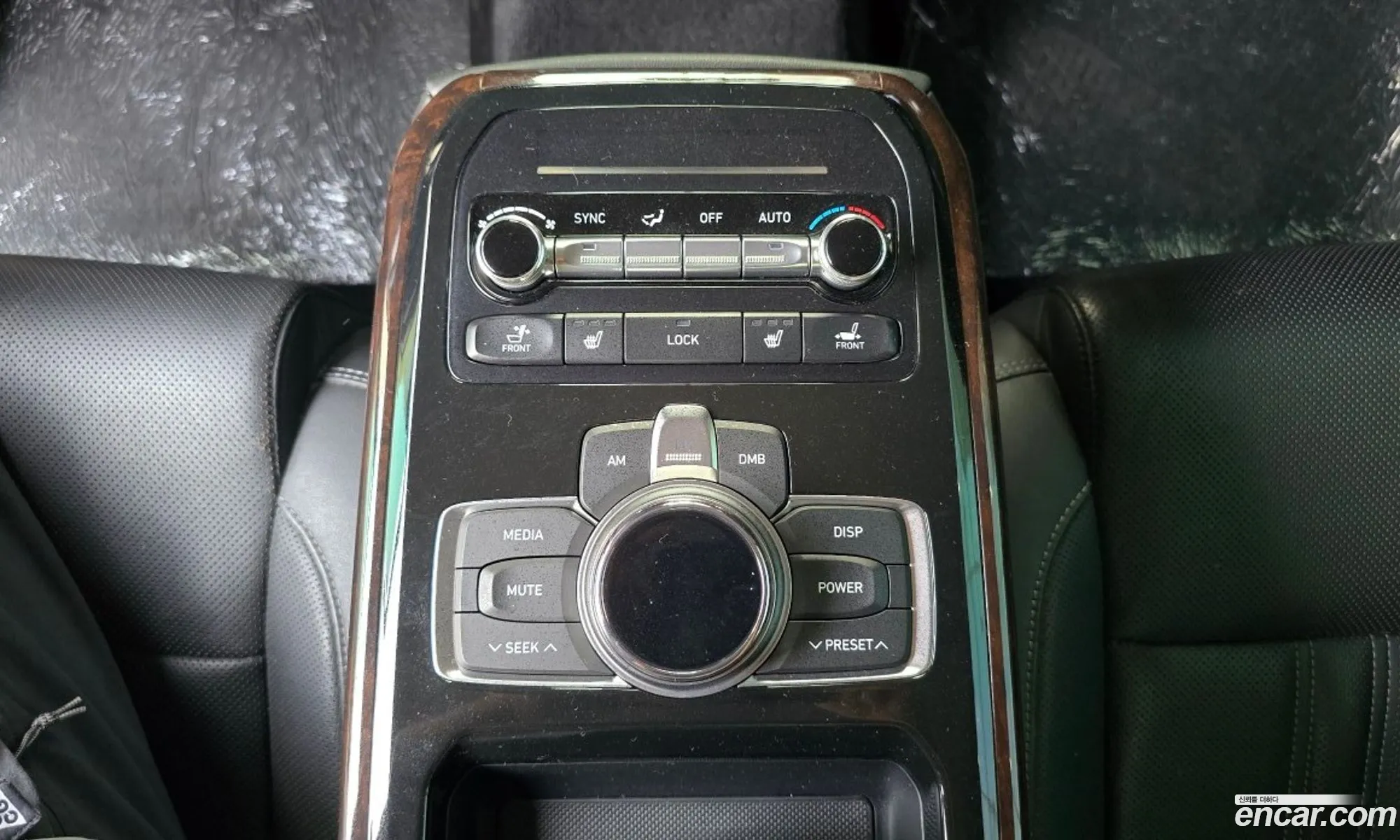 Genesis EQ900 2017 — 16