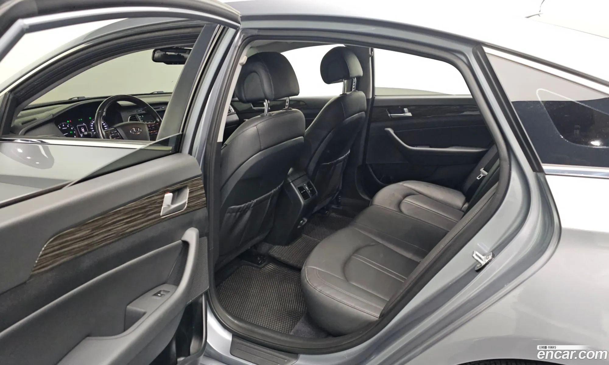 Hyundai LF Sonata 2015 — 17