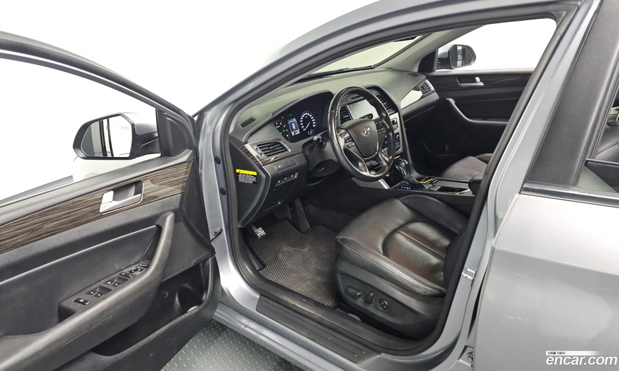 Hyundai LF Sonata 2015 — 12