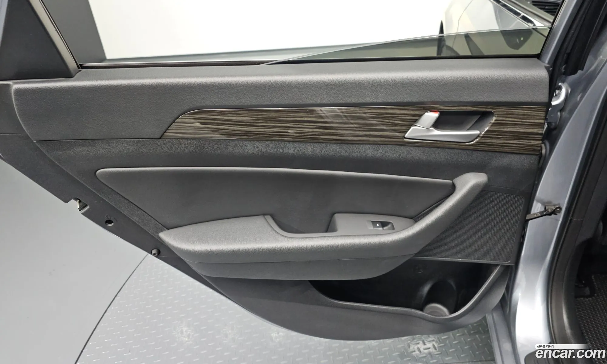 Hyundai LF Sonata 2015 — 13