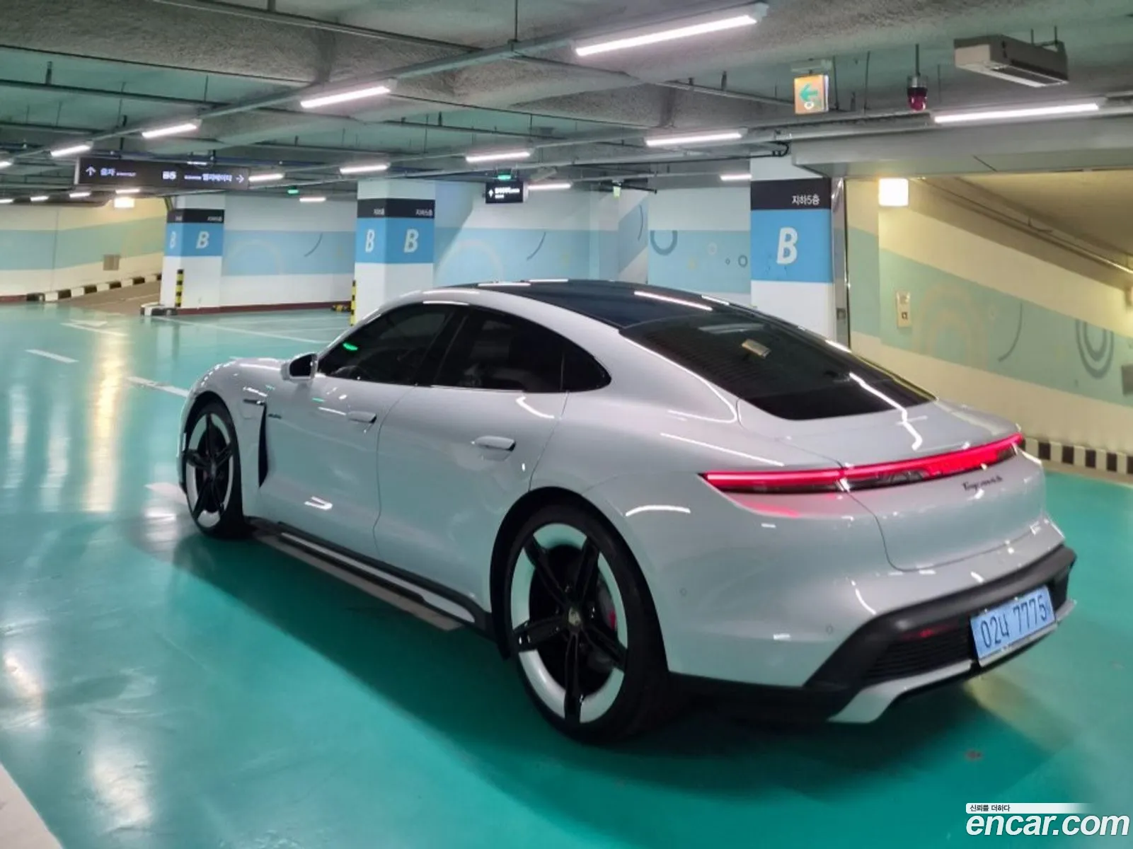 Porsche Taycan 2026 — 12
