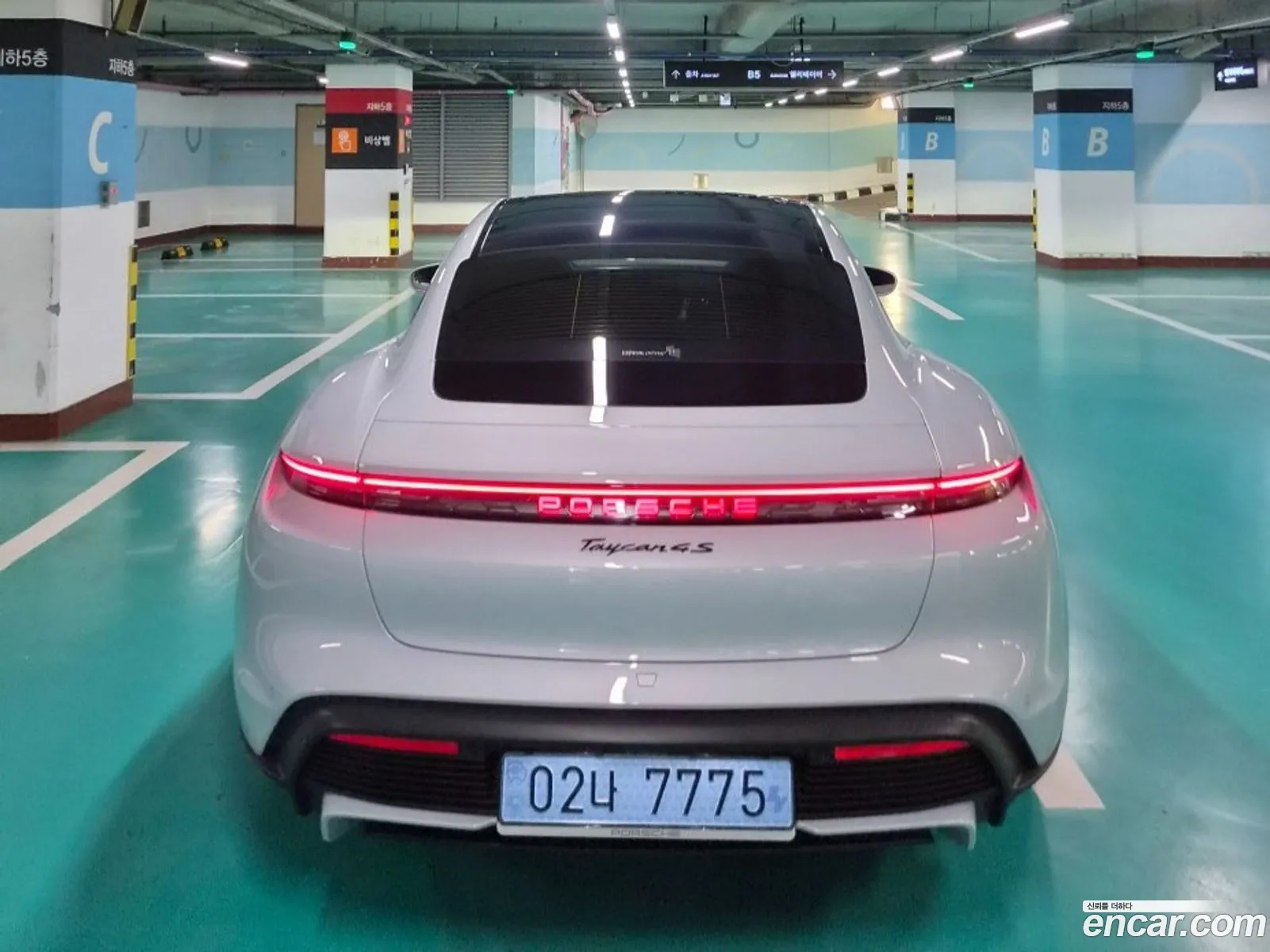 Porsche Taycan 2026 — 8