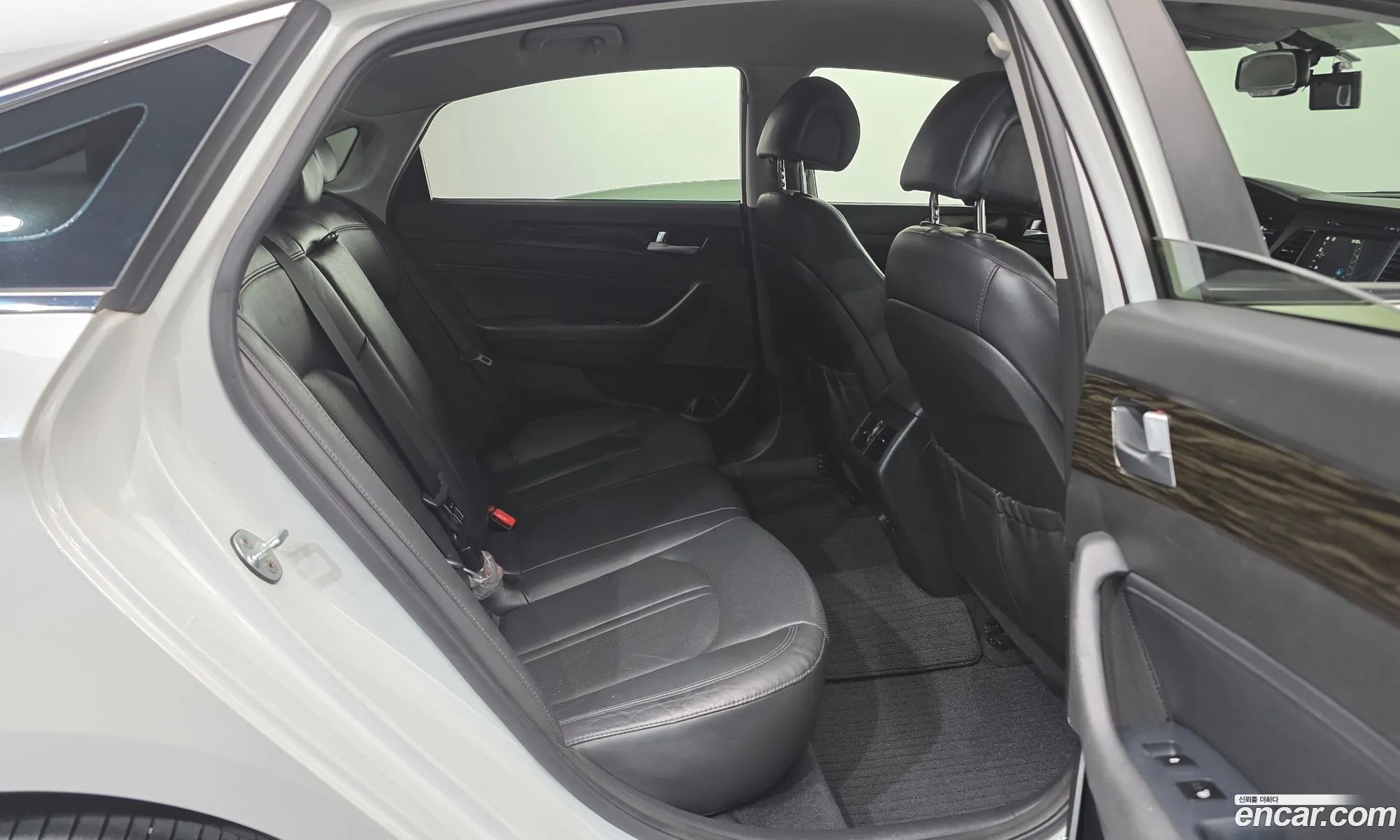 Hyundai LF Sonata 2016 — 14