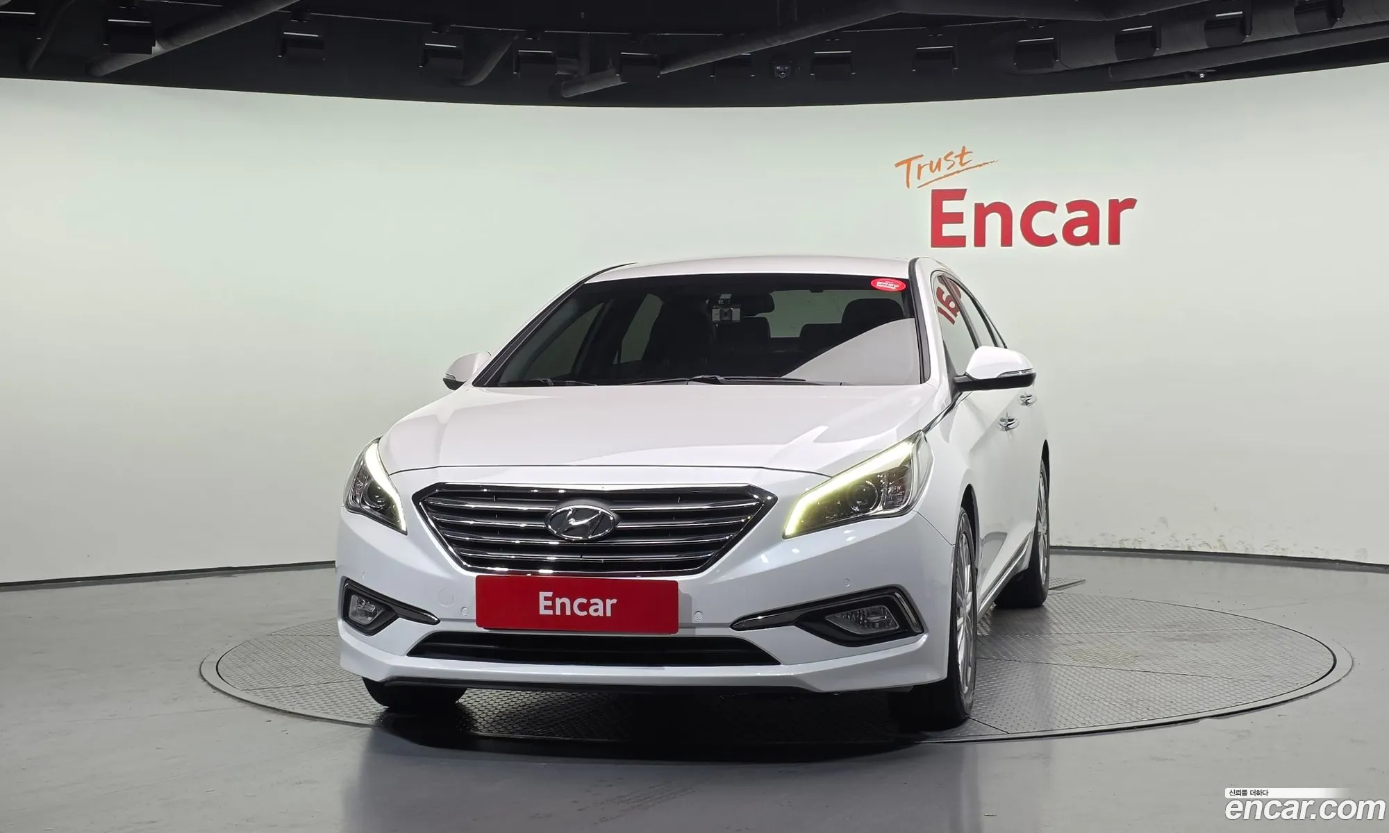 Hyundai LF Sonata 2016 — 12