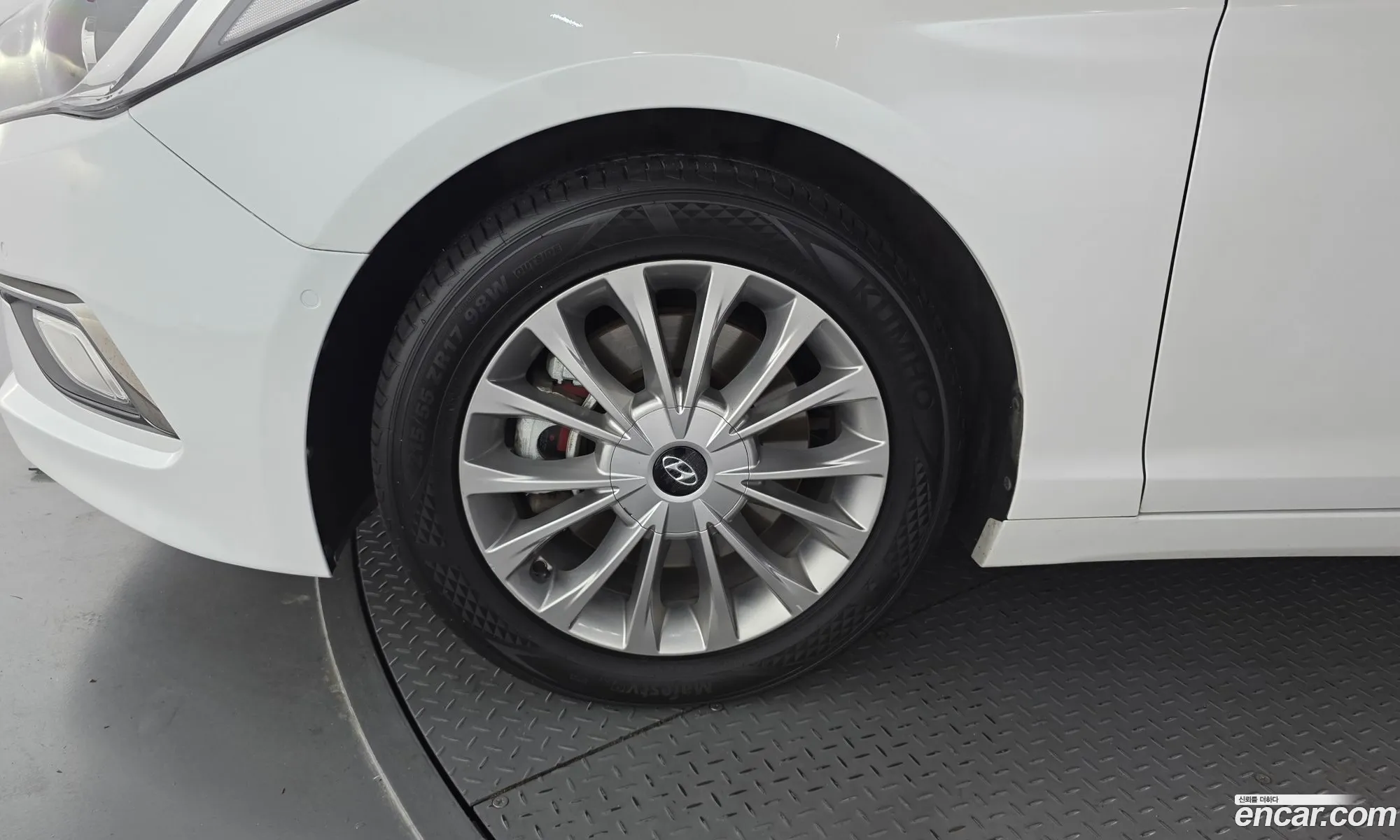 Hyundai LF Sonata 2016 — 10
