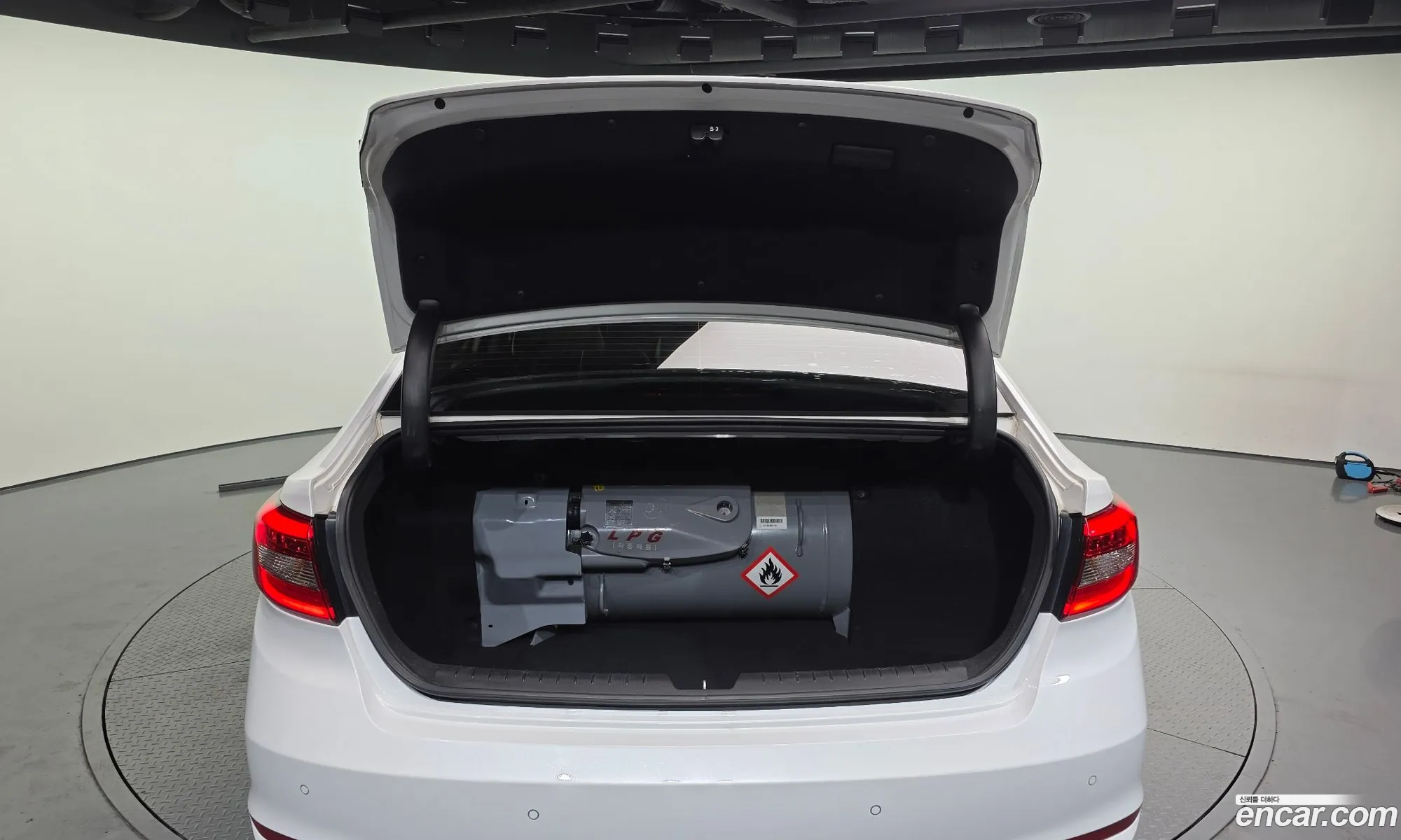 Hyundai LF Sonata 2016 — 17