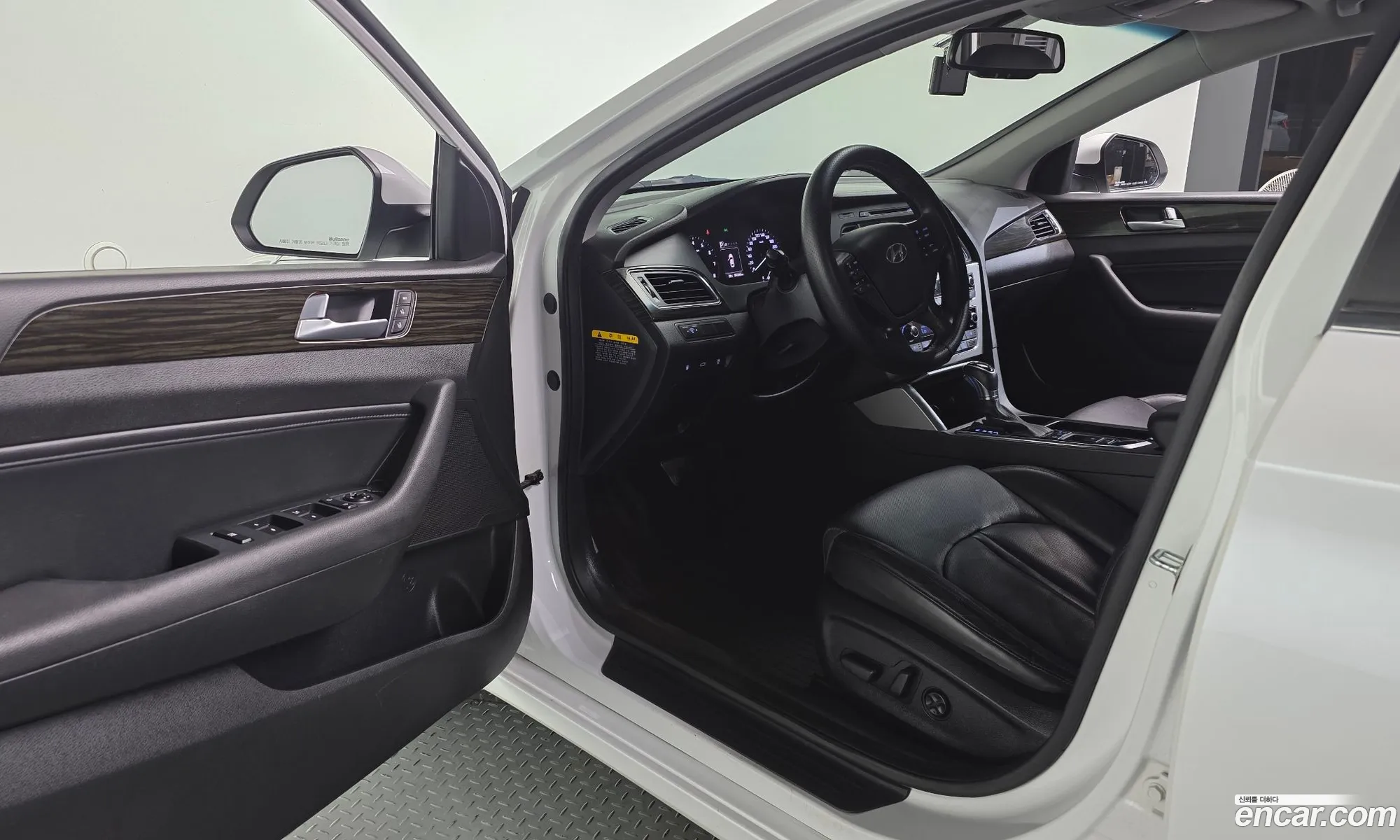 Hyundai LF Sonata 2016 — 13