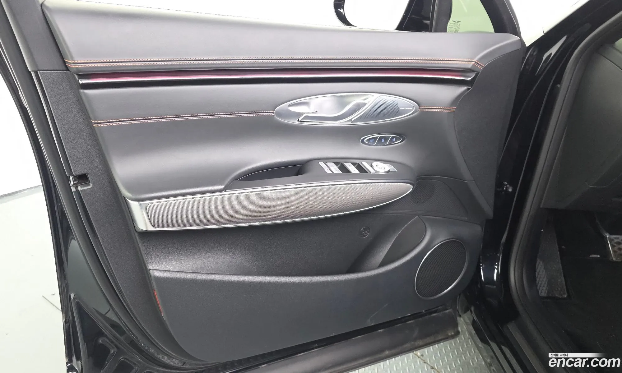 Genesis GV70 2024 — 32