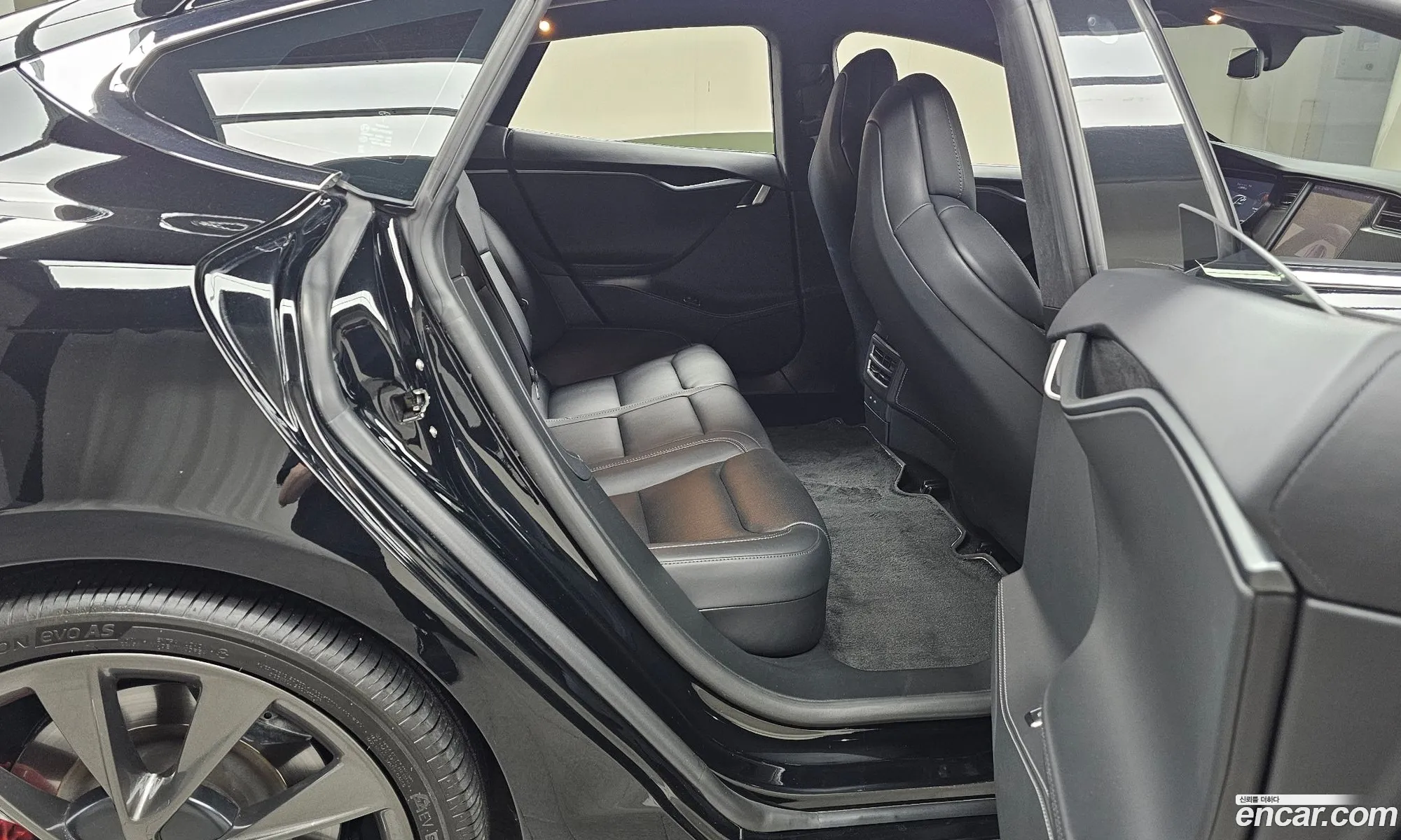 Tesla Model S 2019 5YJSA1E47KF310674 — 10