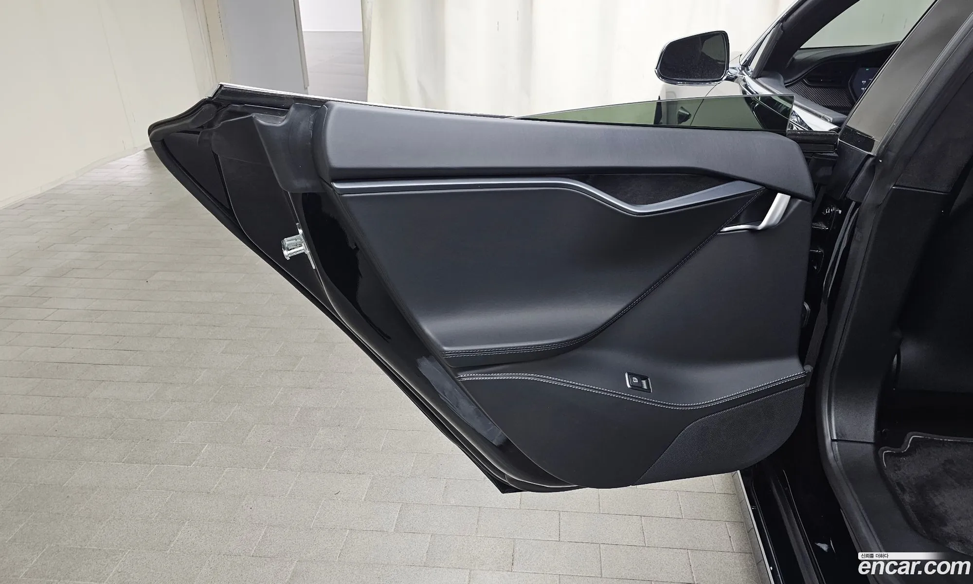 Tesla Model S 2019 5YJSA1E47KF310674 — 4