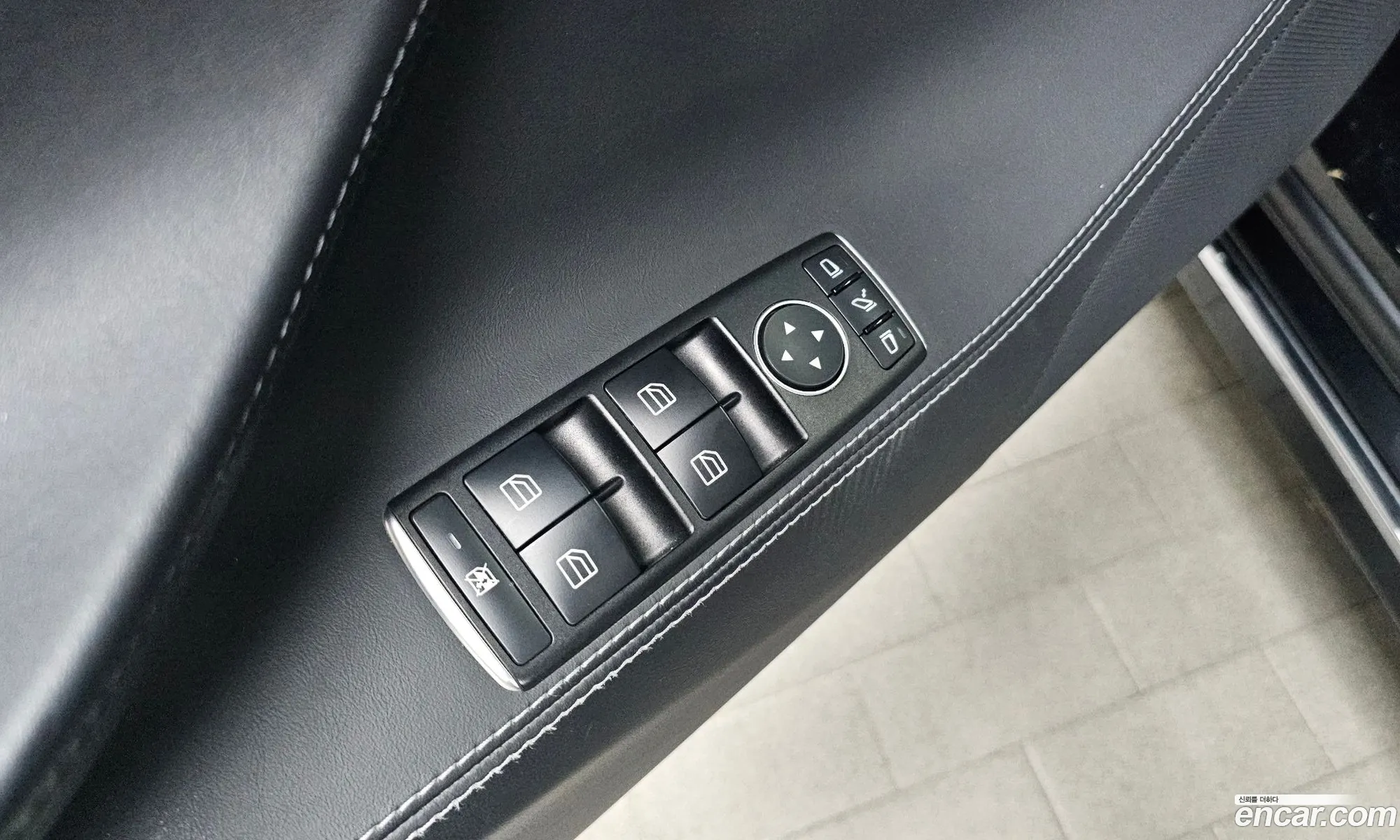 Tesla Model S 2019 5YJSA1E47KF310674 — 26