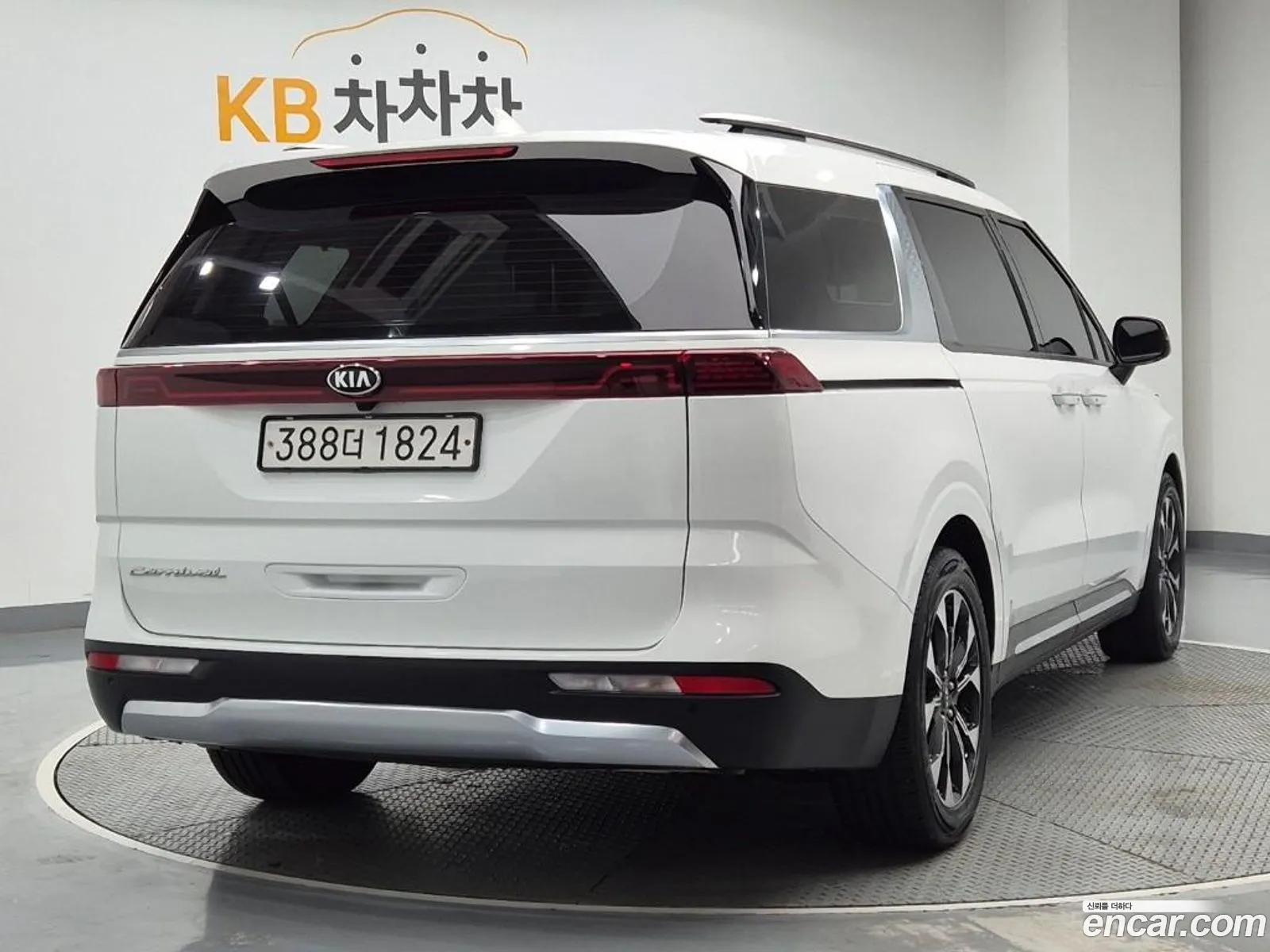 Kia Carnival 2021 — 17