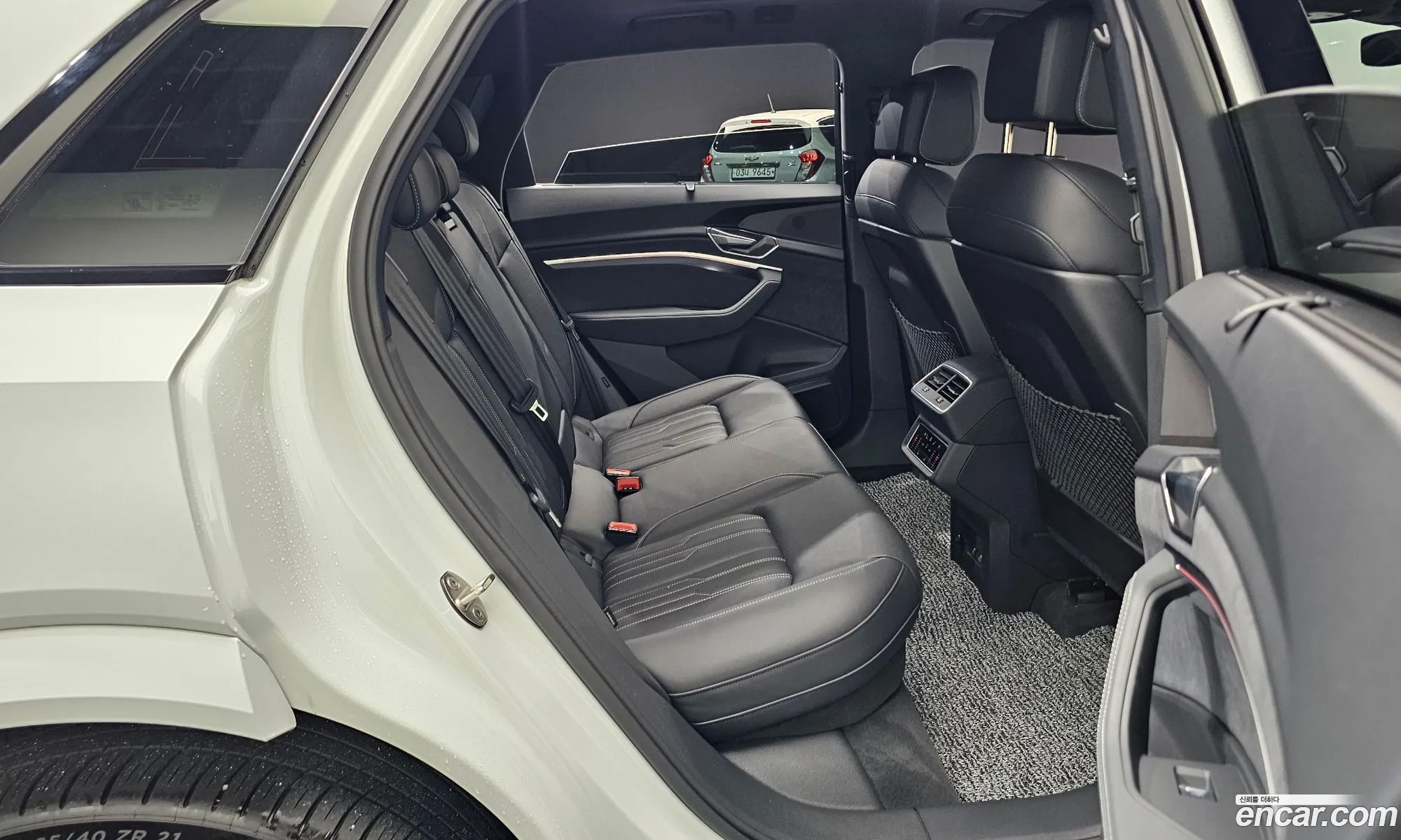 Audi e-tron 2023 WAUZZZGE4PB006527 — 4