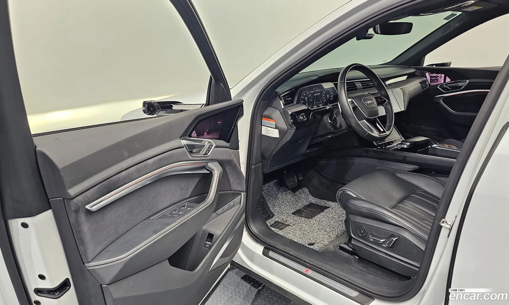 Audi e-tron 2023 WAUZZZGE4PB006527 — 13