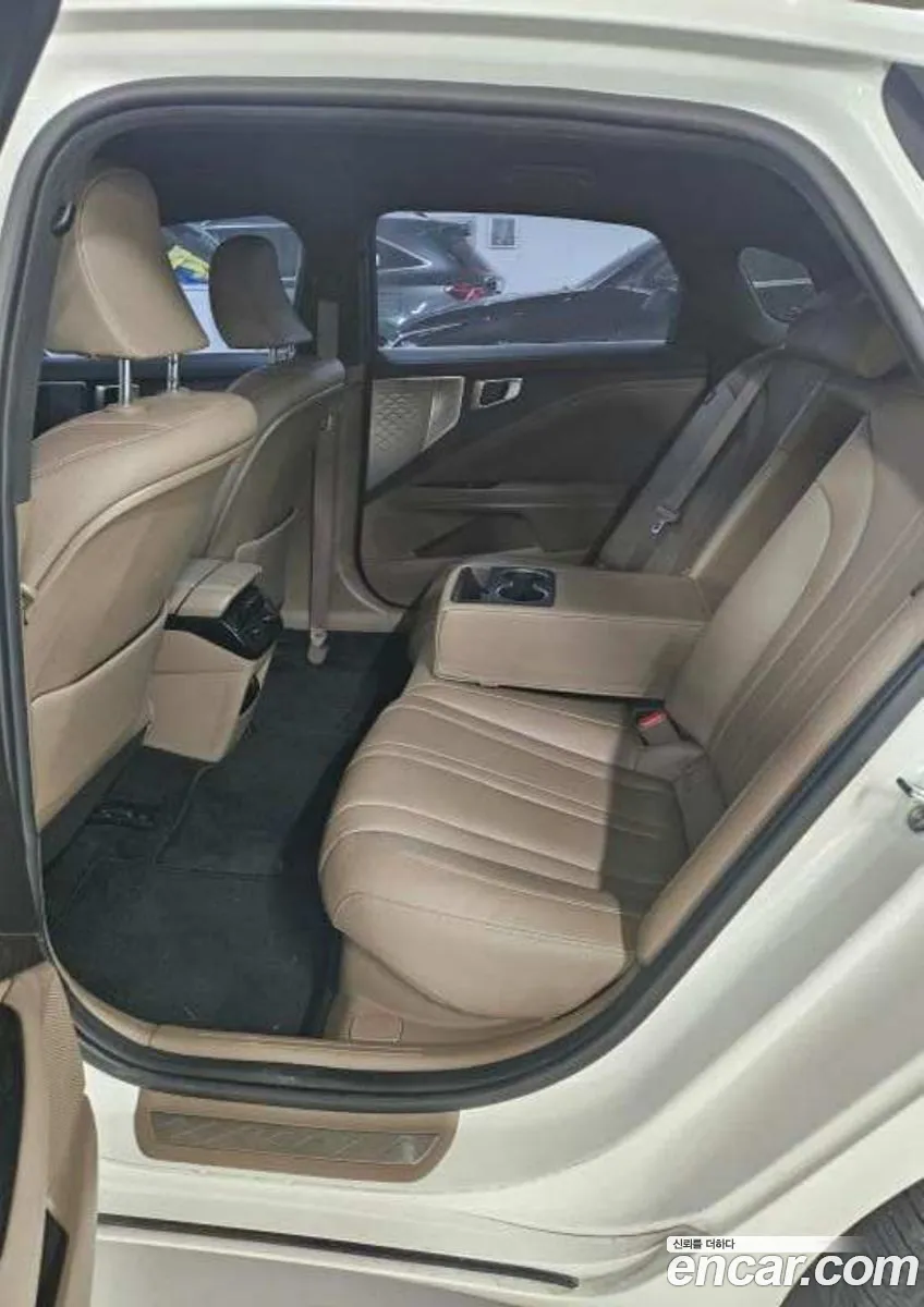 Kia K8 Hybrid 2023 — 8