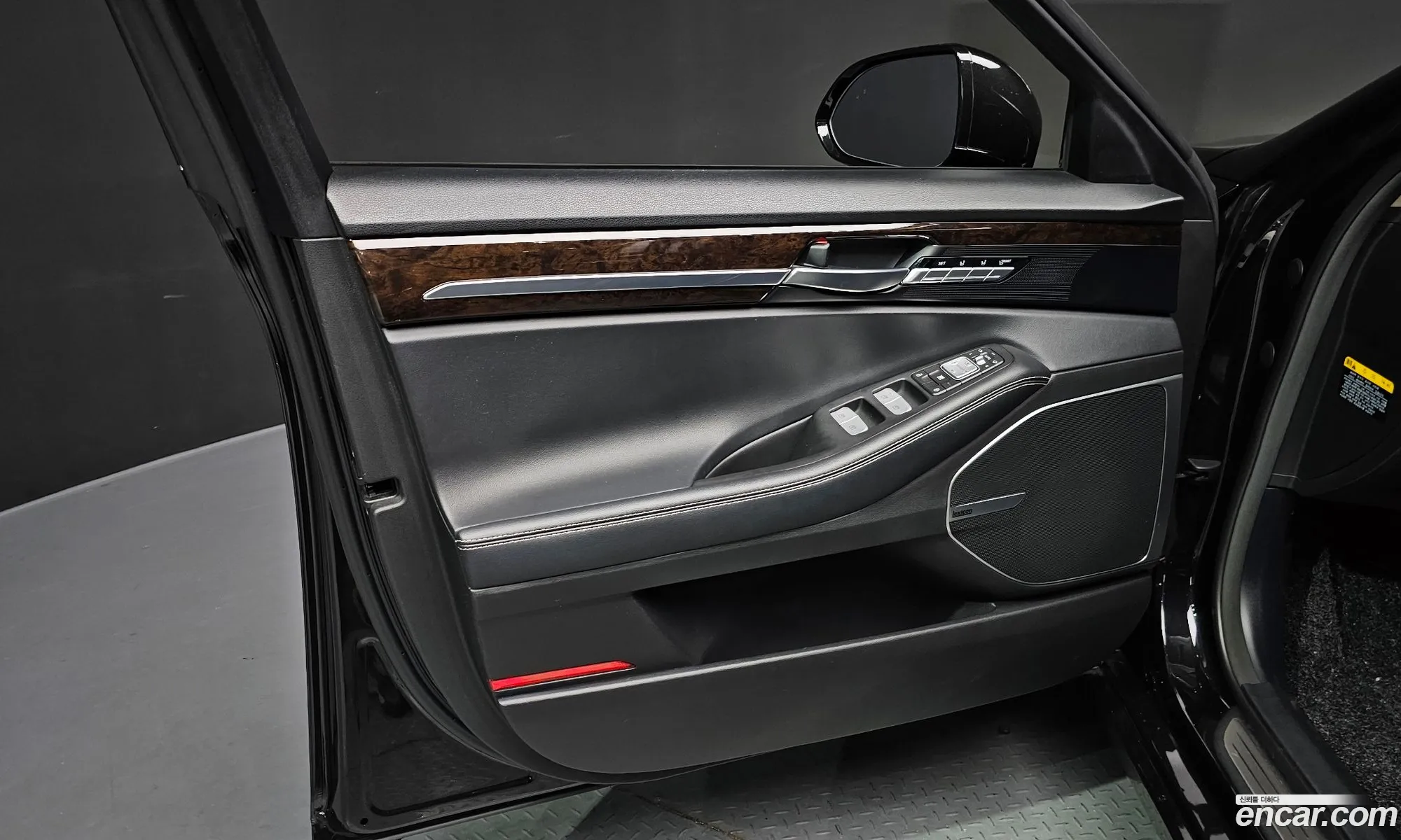 Genesis G90 2019 KMHG241DDKU070799 — 29