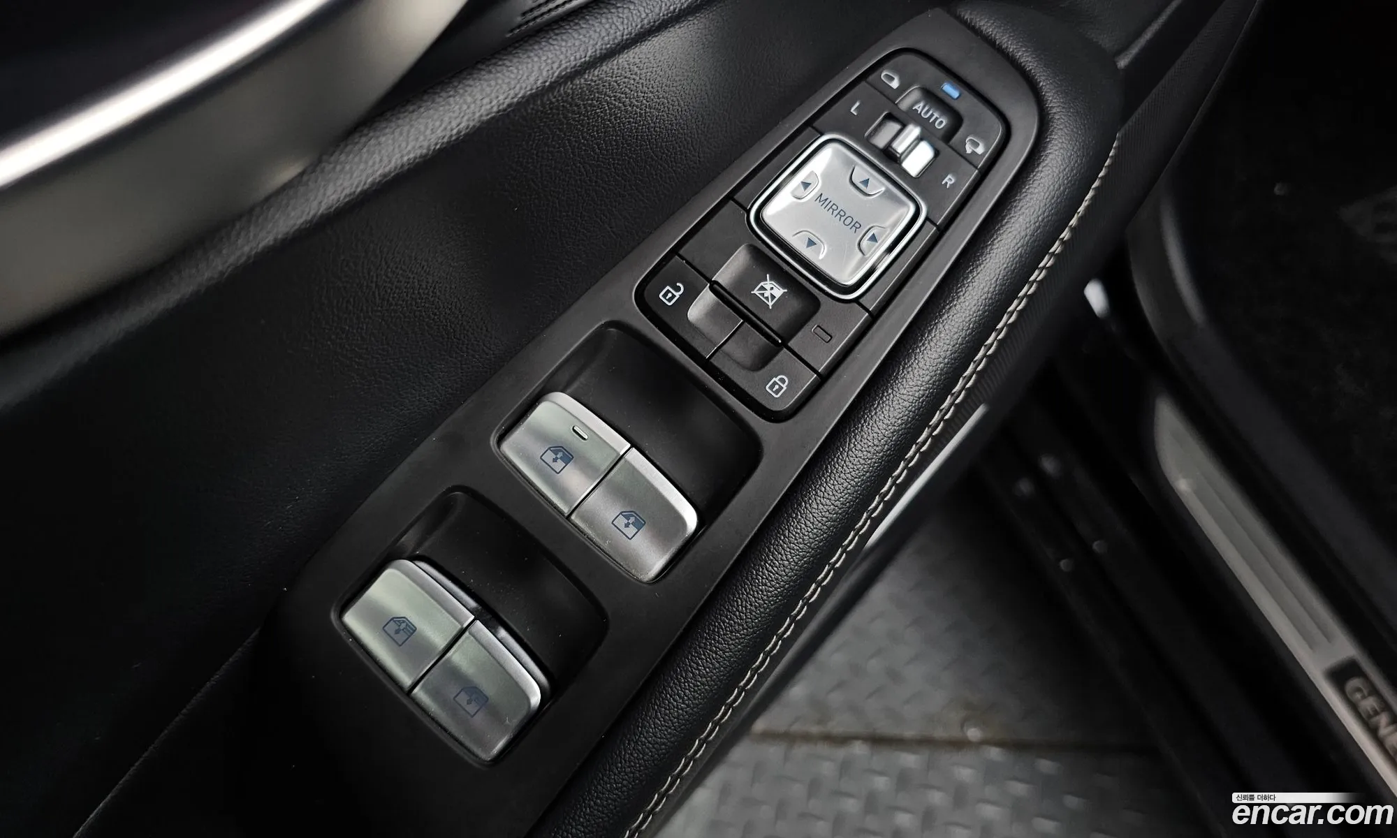 Genesis G90 2019 KMHG241DDKU070799 — 33