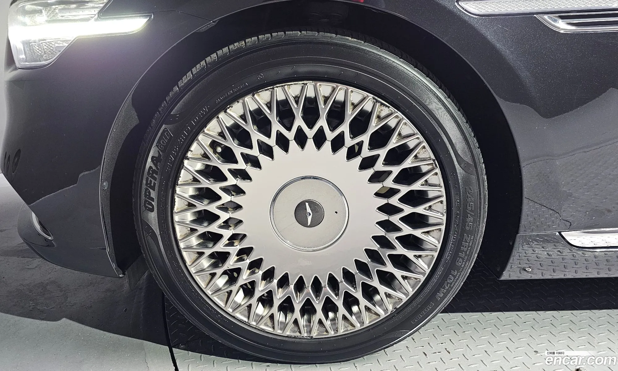 Genesis G90 2019 KMHG241DDKU070799 — 16