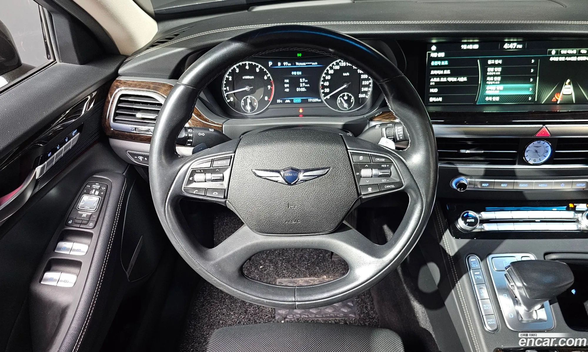 Genesis G90 2019 KMHG241DDKU070799 — 3