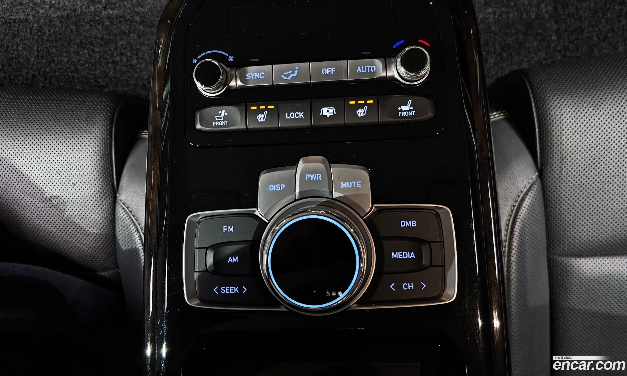 Genesis G90 2019 KMHG241DDKU070799 — 32