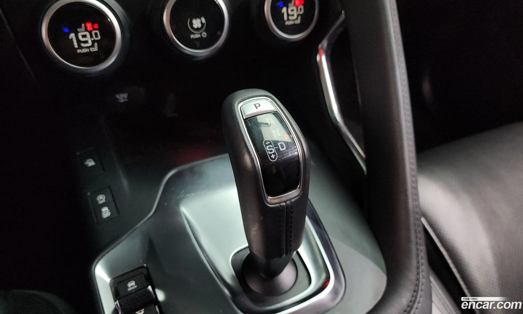 Jaguar E-Pace 2019 SADFA2BN2K1Z73815 — 16