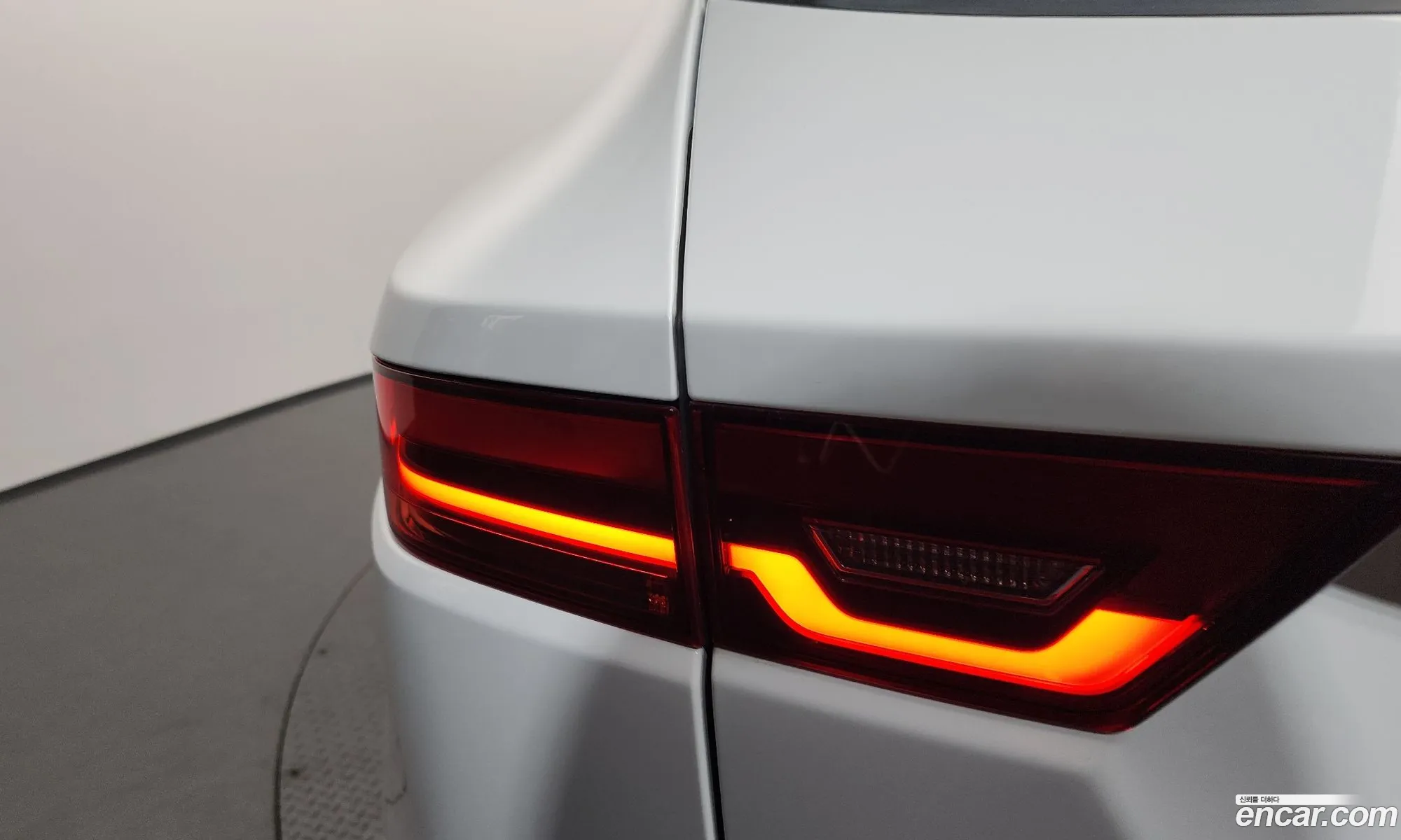 Jaguar E-Pace 2019 SADFA2BN2K1Z73815 — 27