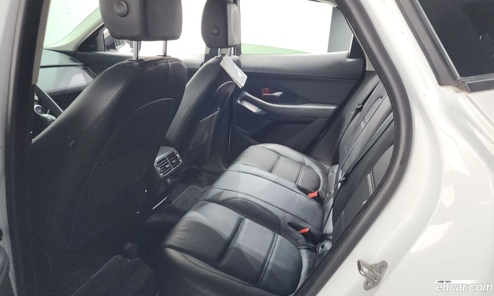 Jaguar E-Pace 2019 SADFA2BN2K1Z73815 — 32