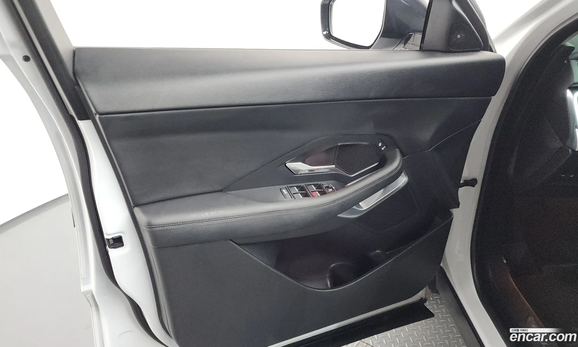 Jaguar E-Pace 2019 SADFA2BN2K1Z73815 — 28