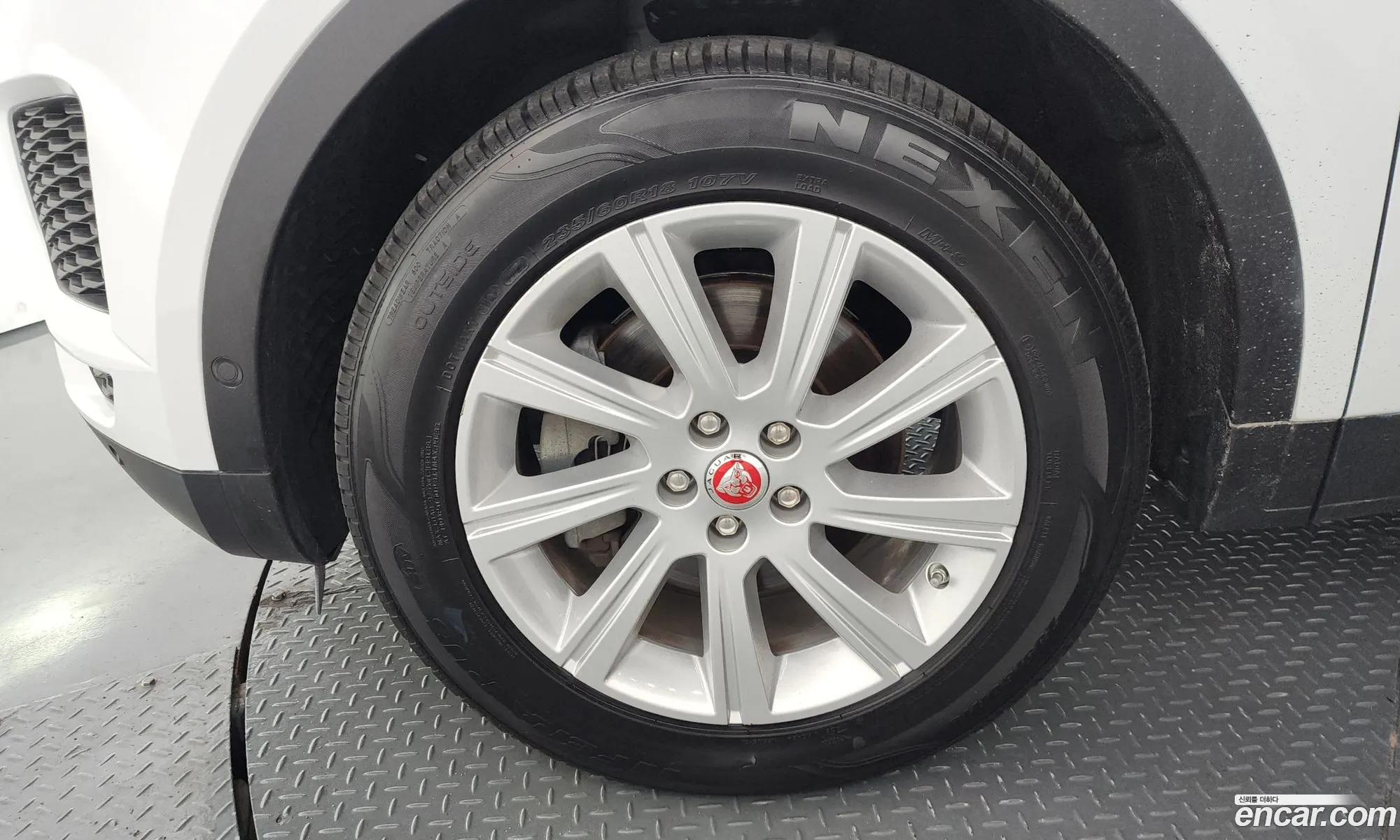 Jaguar E-Pace 2019 SADFA2BN2K1Z73815 — 26
