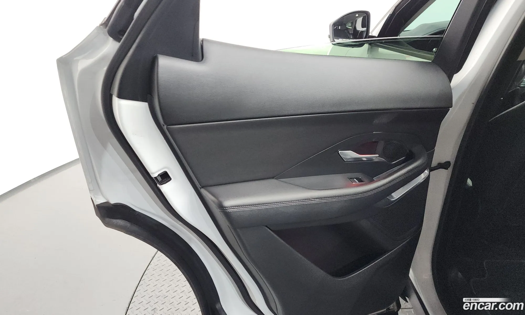 Jaguar E-Pace 2019 SADFA2BN2K1Z73815 — 31