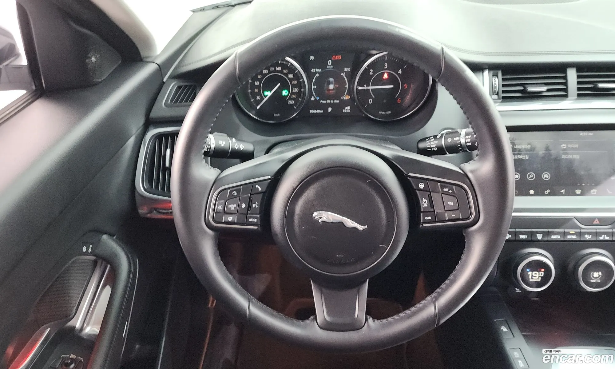 Jaguar E-Pace 2019 SADFA2BN2K1Z73815 — 22