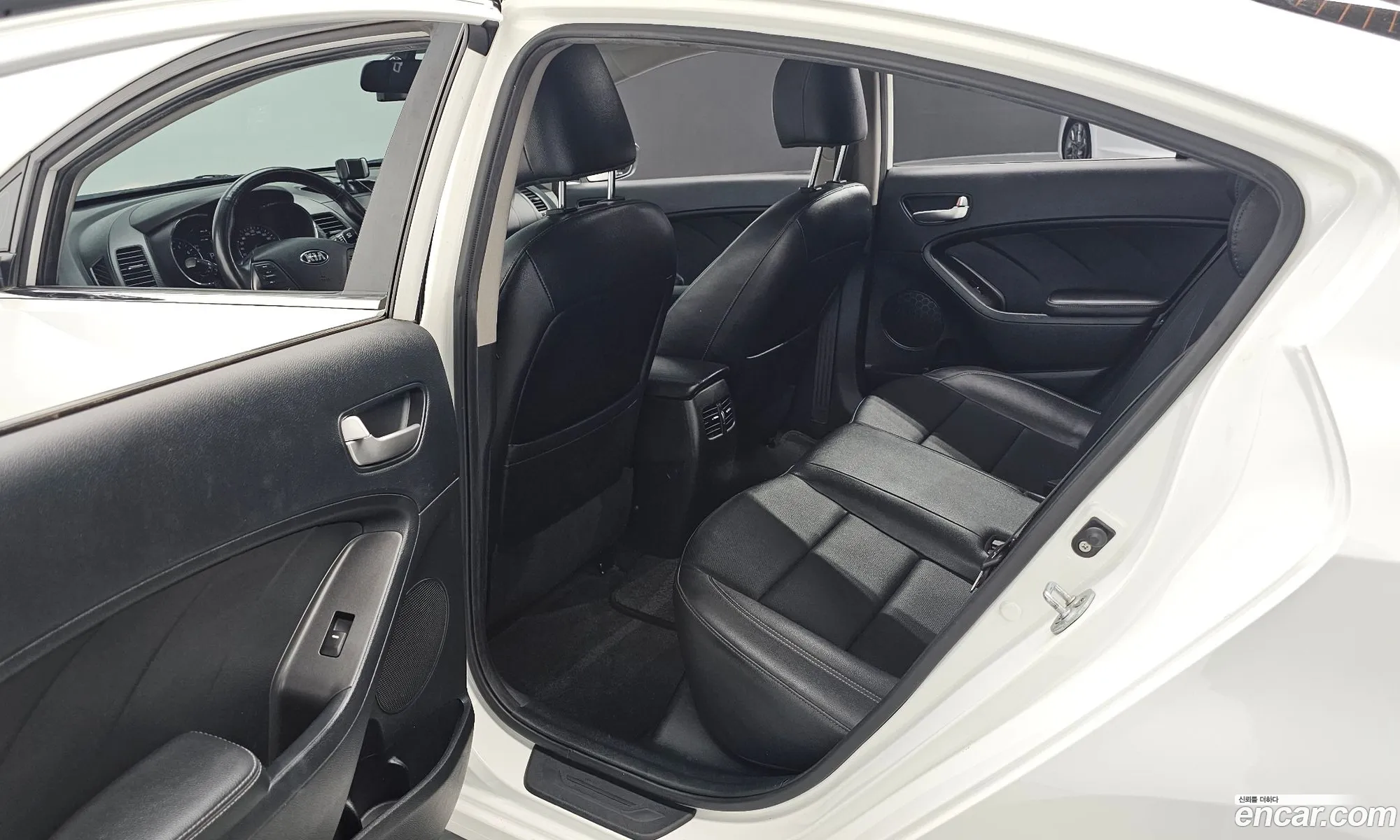 Kia K3 2015 — 8