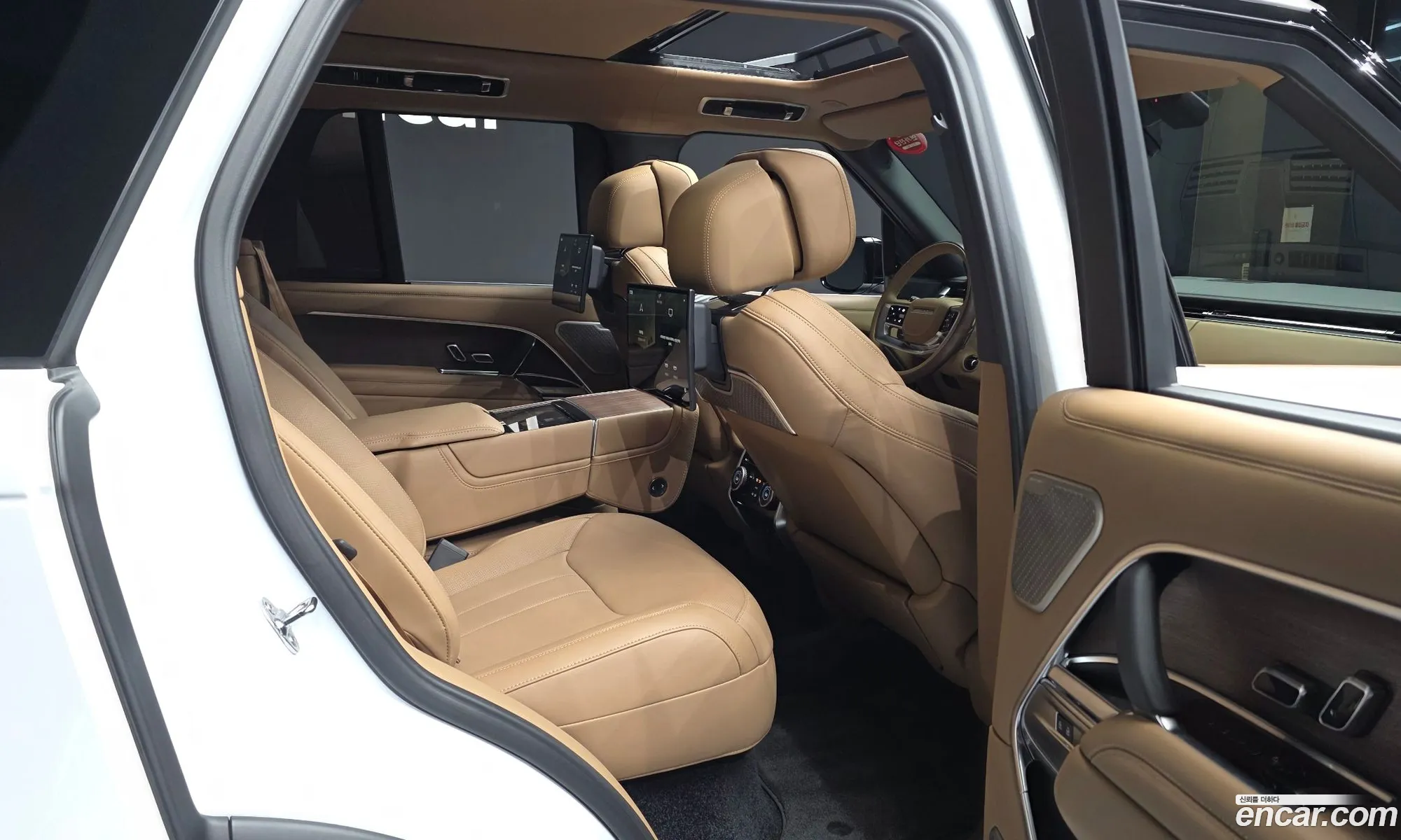 Land Rover Range Rover 2025 — 25