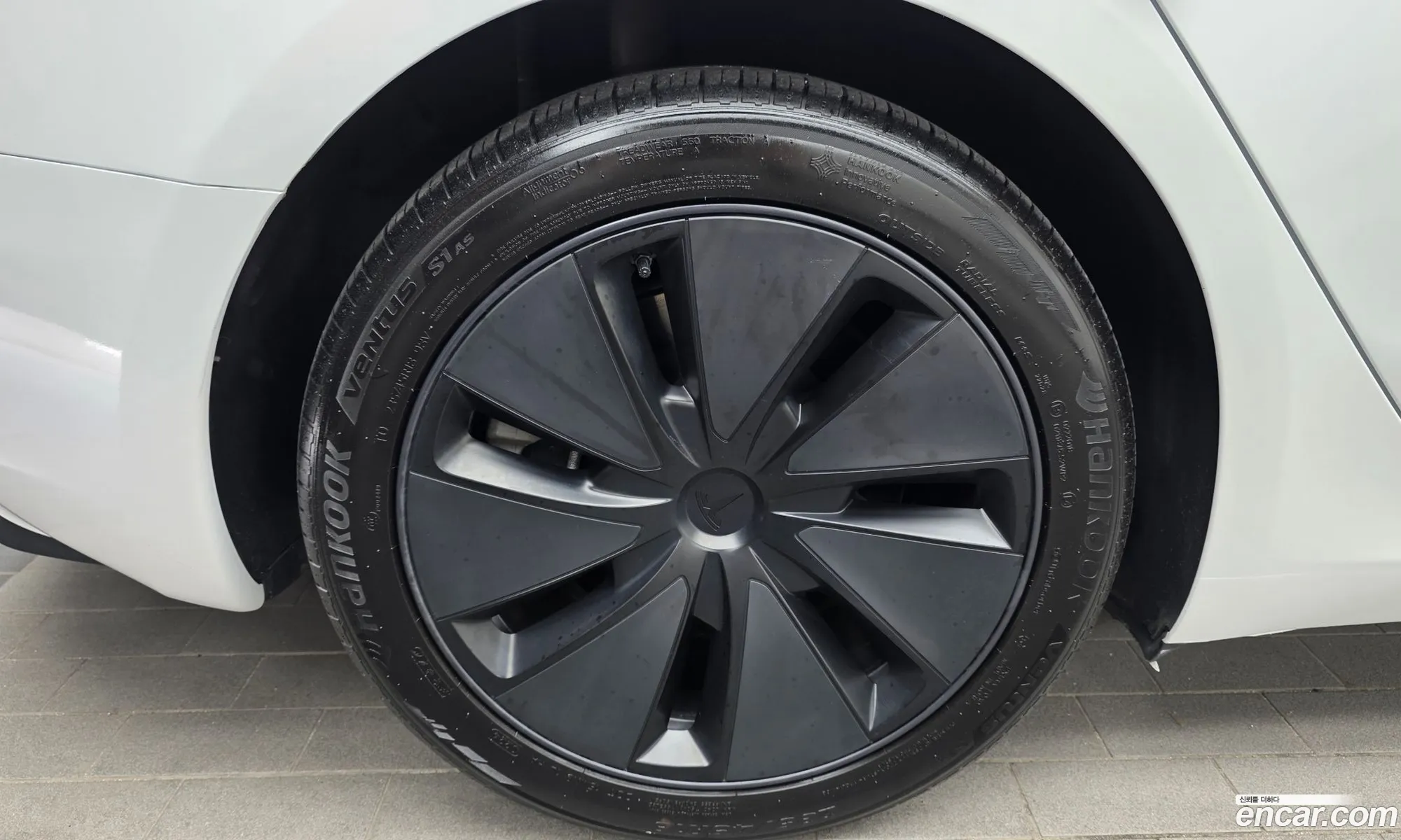 Tesla Model 3 2024 LRW3E7EK9RC163000 — 9